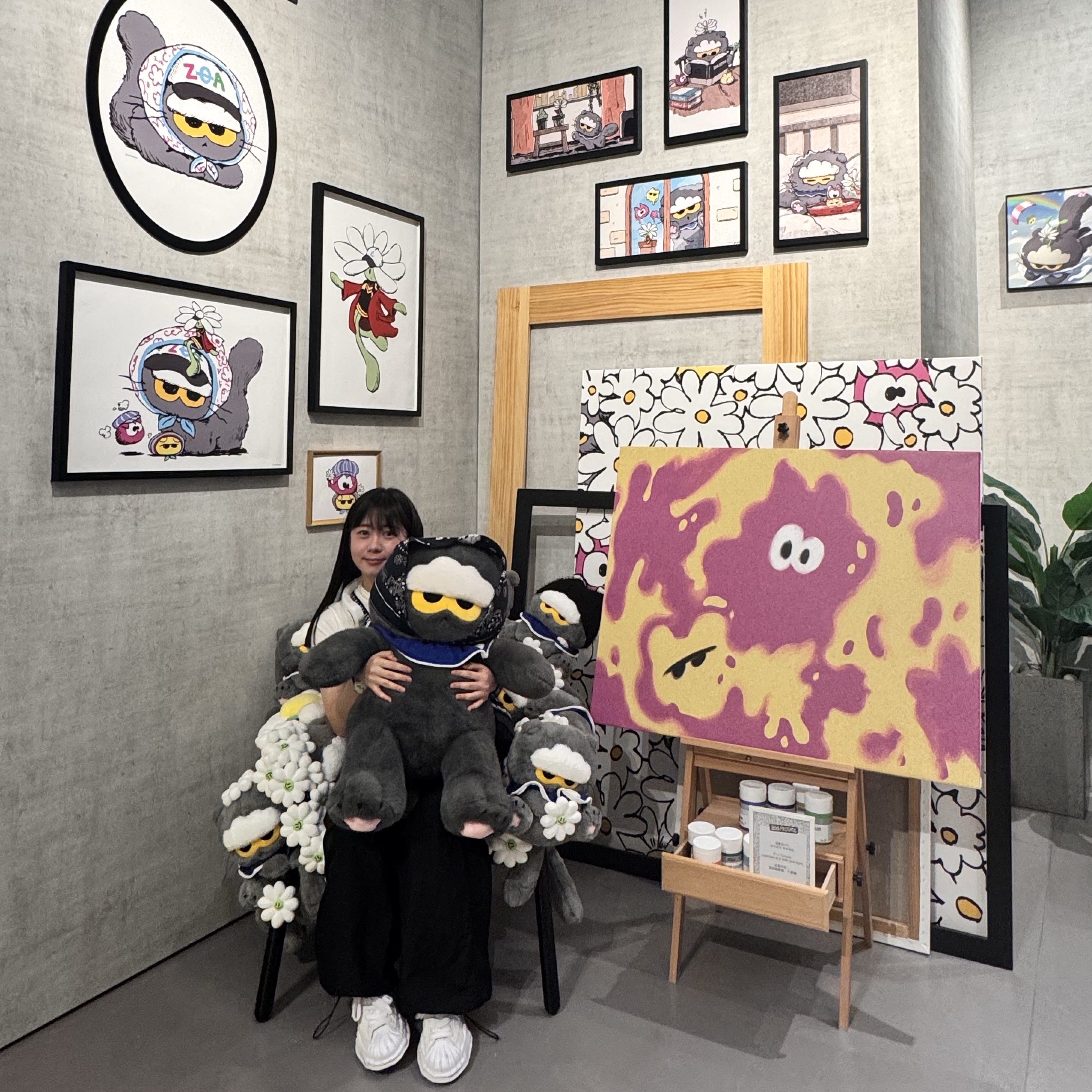 Zo&Friends Zoa Big Plush Grey, Zo&Friends Zoa Medium Plush Grey 착용 스타일 - 2