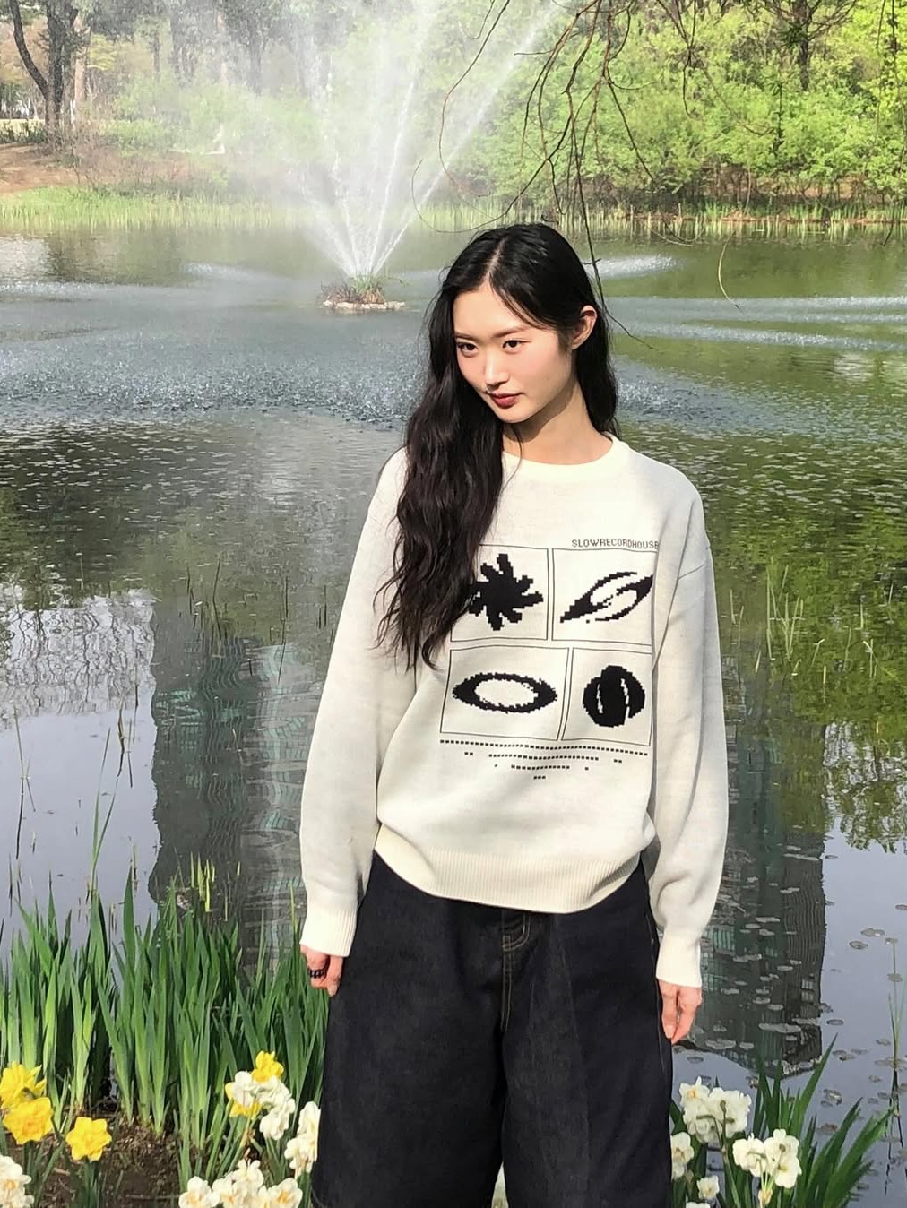 SLOW RECORD HOUSE Universe Logo Knit Ivory 착용 스타일 - 3