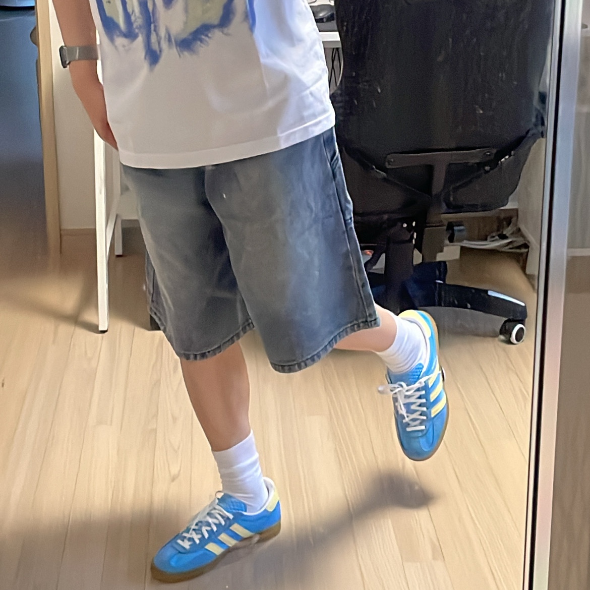 (W) Adidas Gazelle Indoor Semi Blue Burst Almost Yellow 착용 스타일