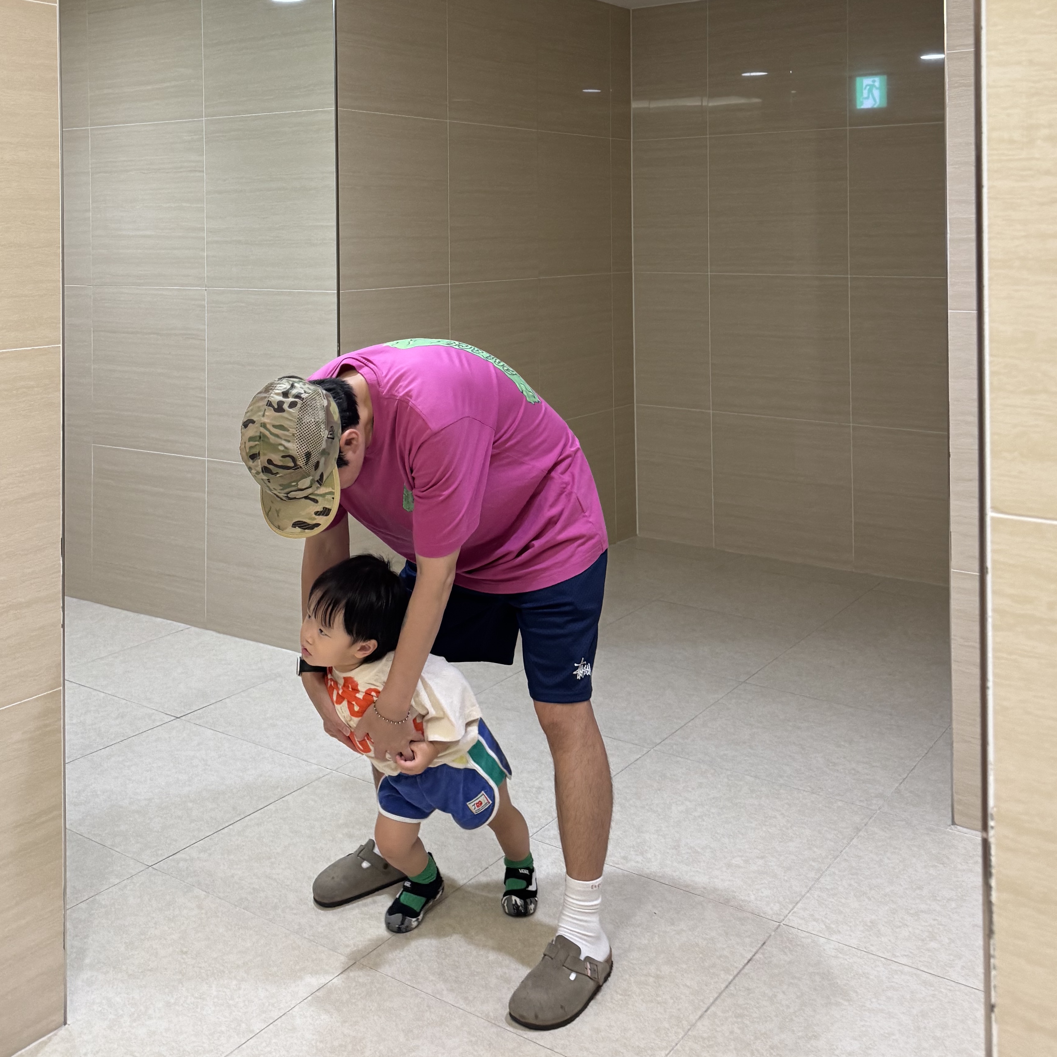 Stussy Basic Mesh Shorts Blue, Palace Tri-Slime T-Shirt Pink - 21SS 착용 스타일 - 1