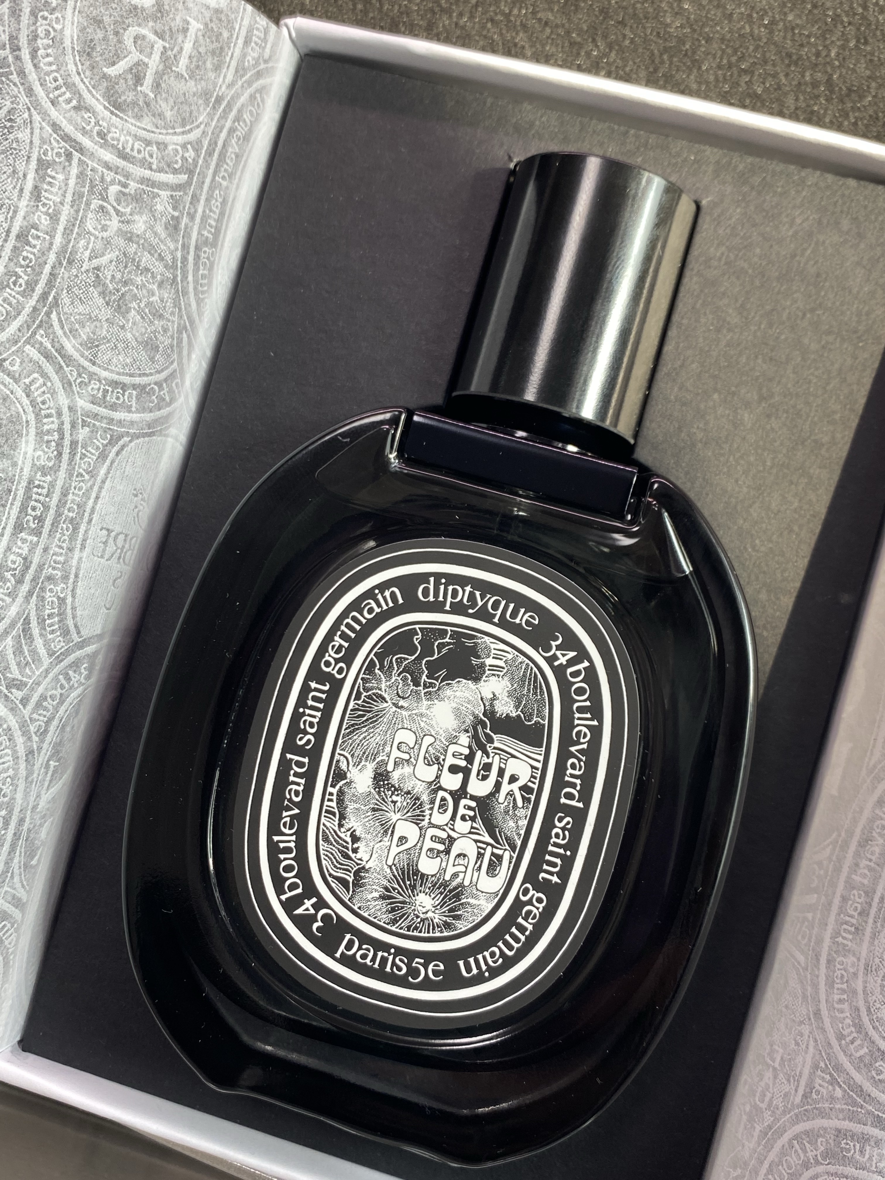 Diptyque Fleur De Peau Eau De Parfum 75ml 착용 스타일 - 1
