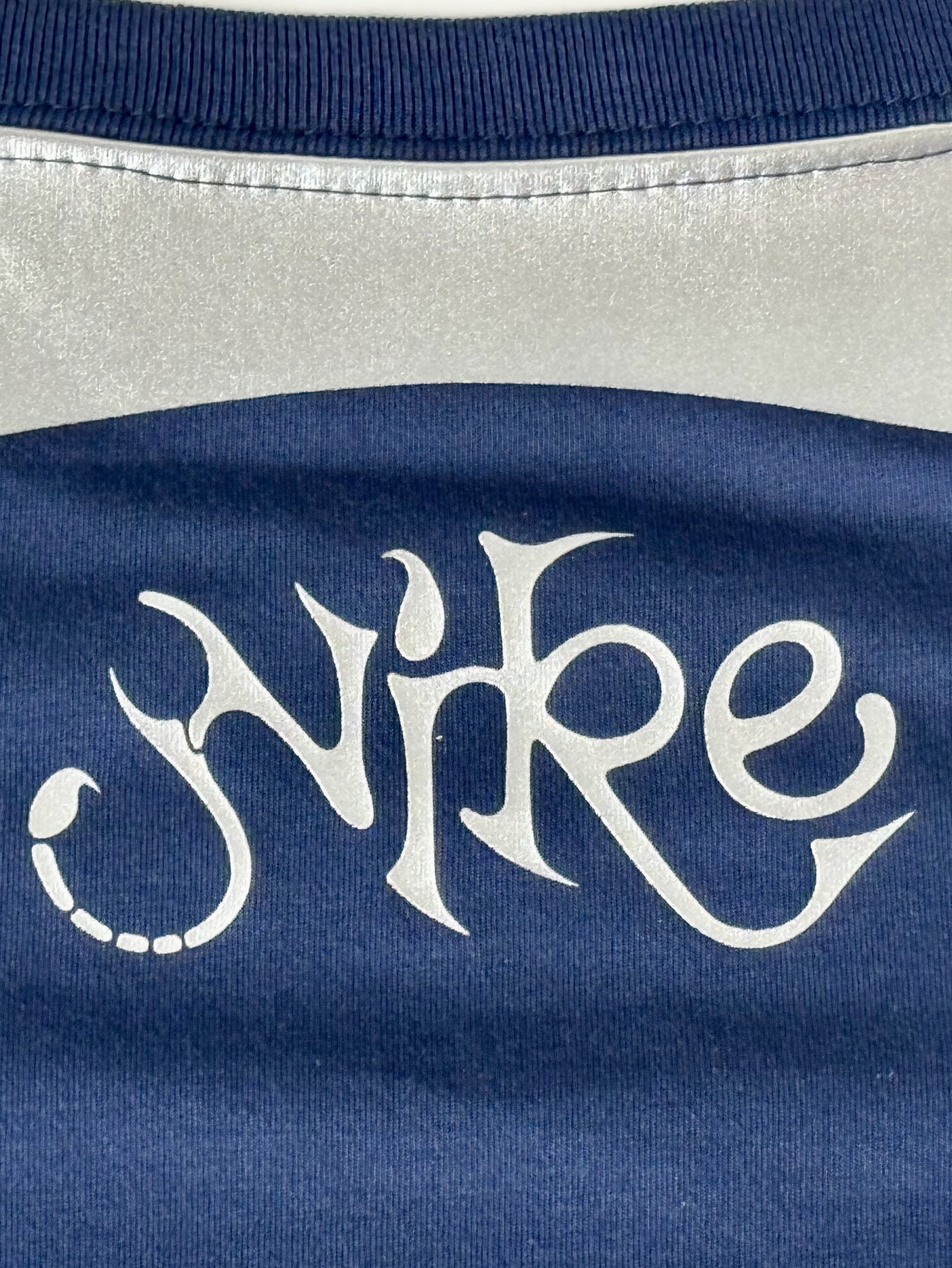 (W) Nike NSW Chill Knit Graphic T-Shirt Midnight Navy, Nike Club Unstructured Denim Cap College Navy White 착용 스타일 - 4