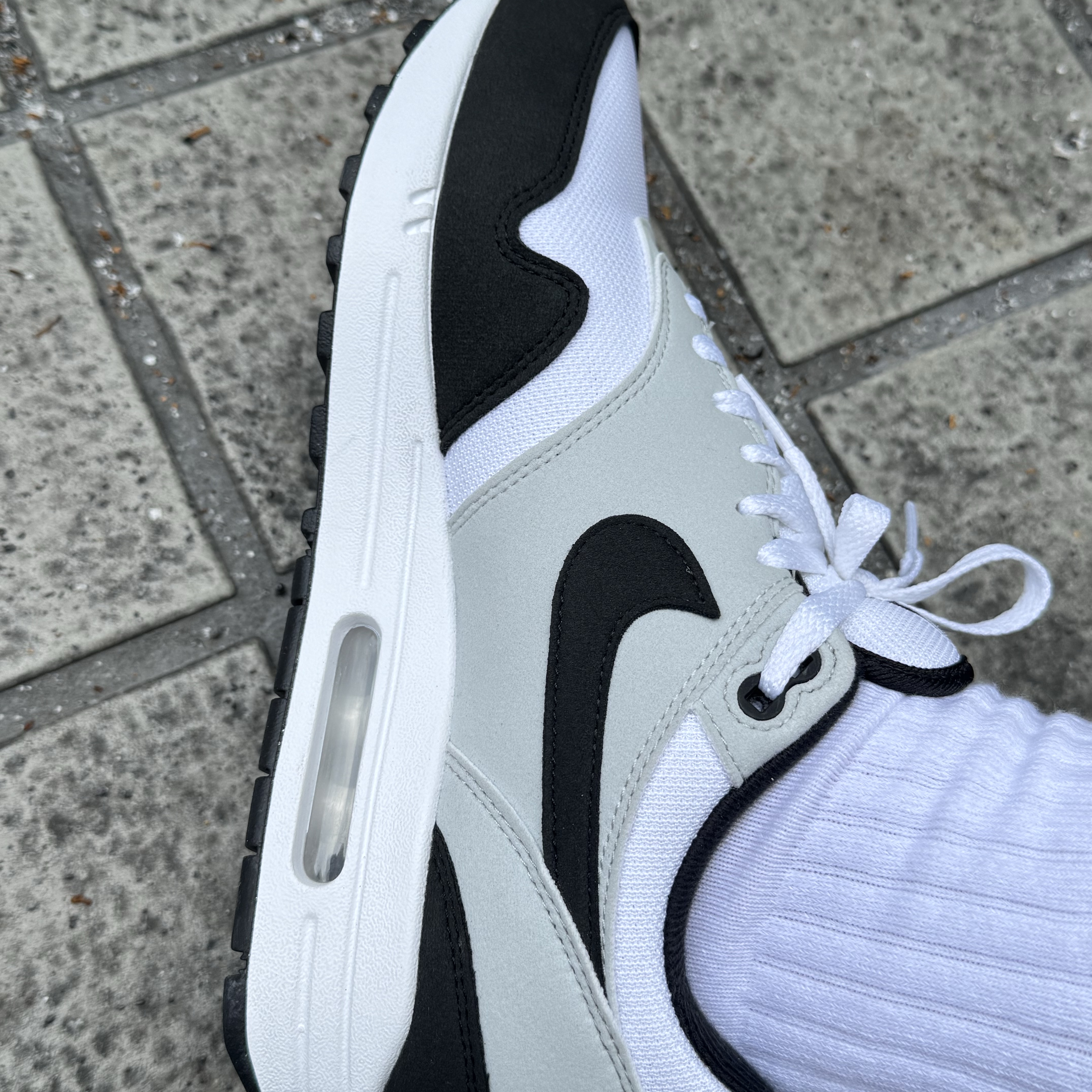 Nike Air Max 1 White Black 착용 스타일 - 1