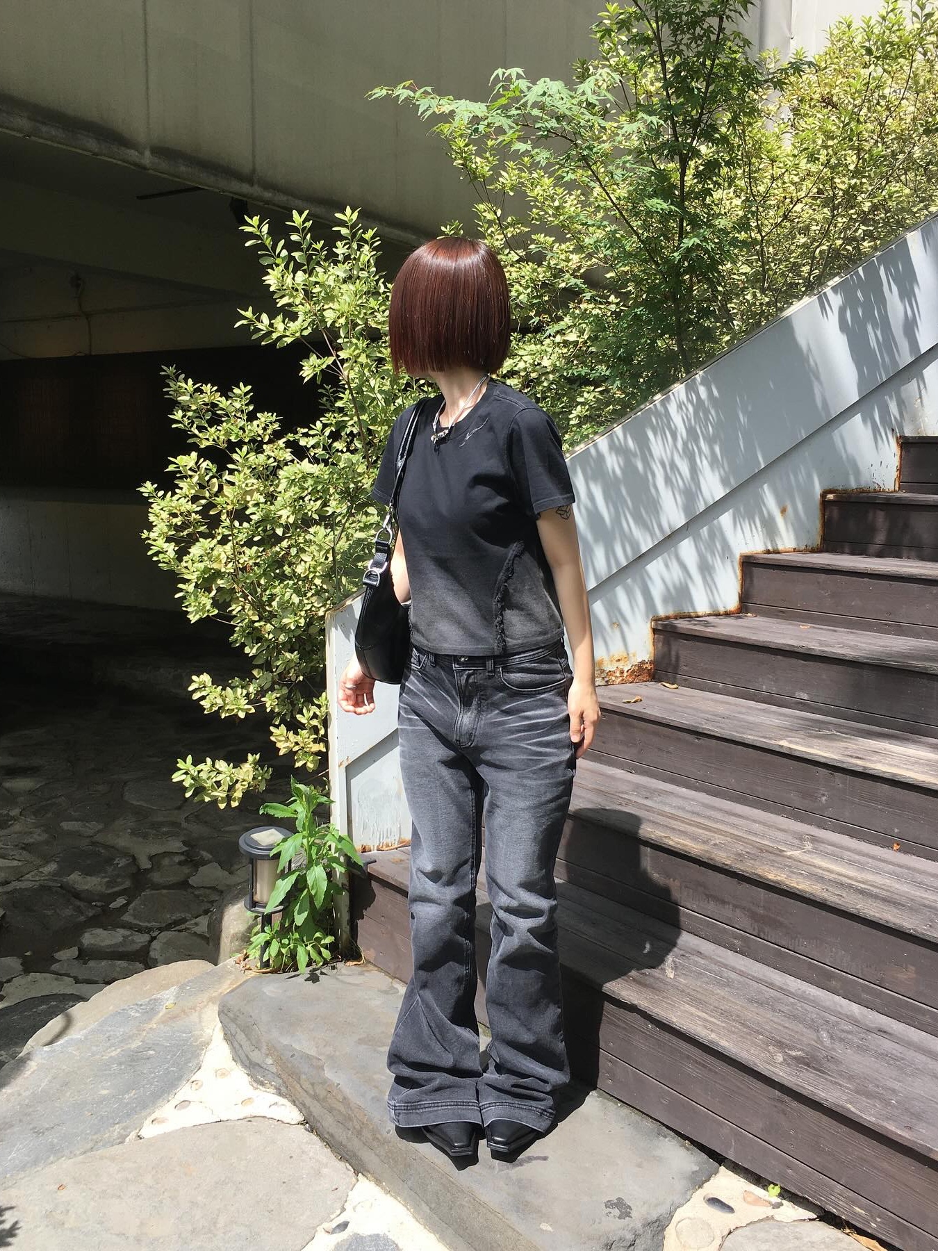 (W) BLR Embossed Wave Washing Boots Cut Denim Pants Grey, (W) BLR Destroyed Gradation Washed Short Sleeve T-Shirt Black 착용 스타일 - 4