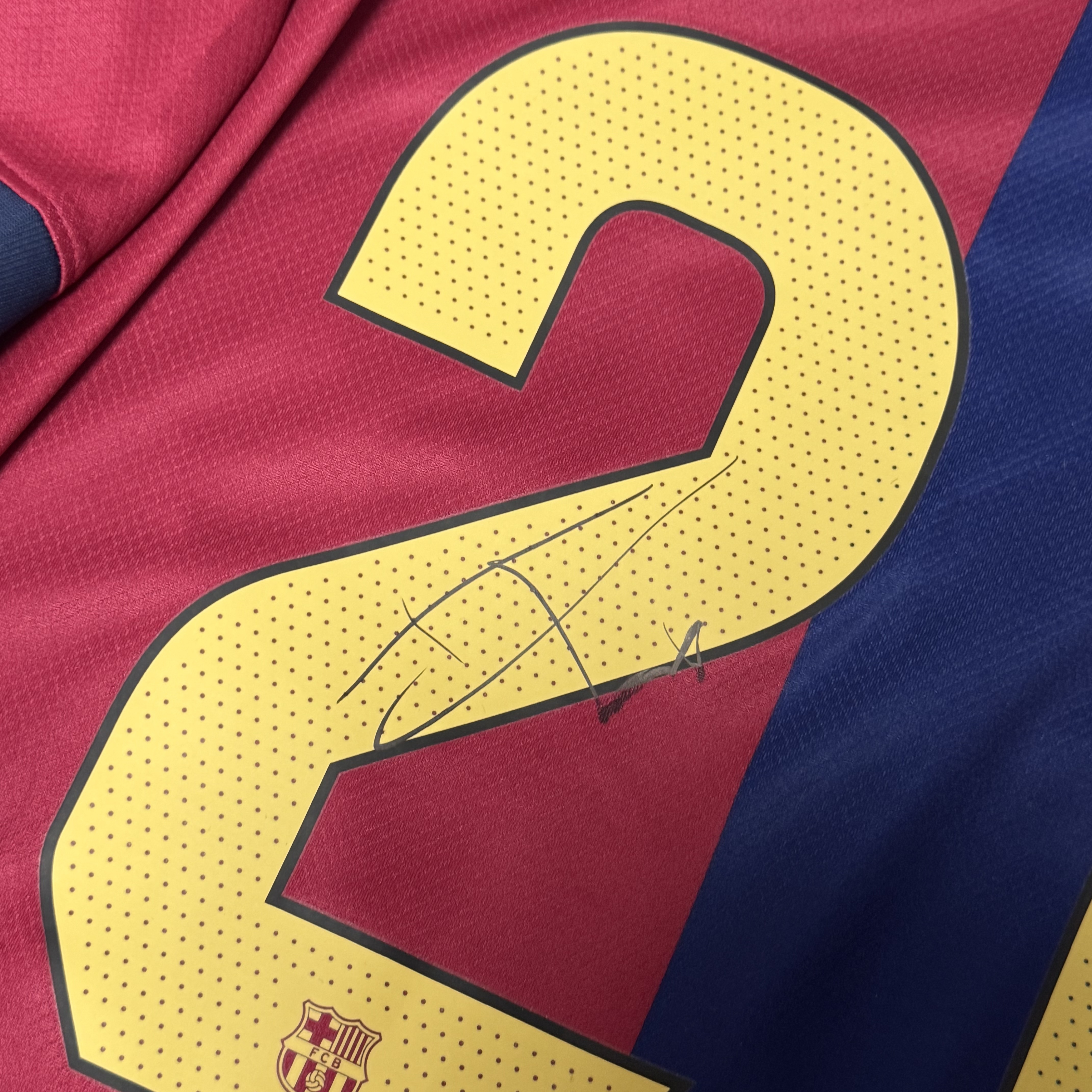 Nike FC Barcelona 2024/25 Dri-Fit Stadium Home Jersey Deep Royal Blue Noble Red (Non Marking Ver.), Nike FC Barcelona 2025/26 Stadium Home Dri-Fit Football Replica Jersey Deep Royal Blue Noble Red (Non Marking Ver.) 착용 스타일 - 2