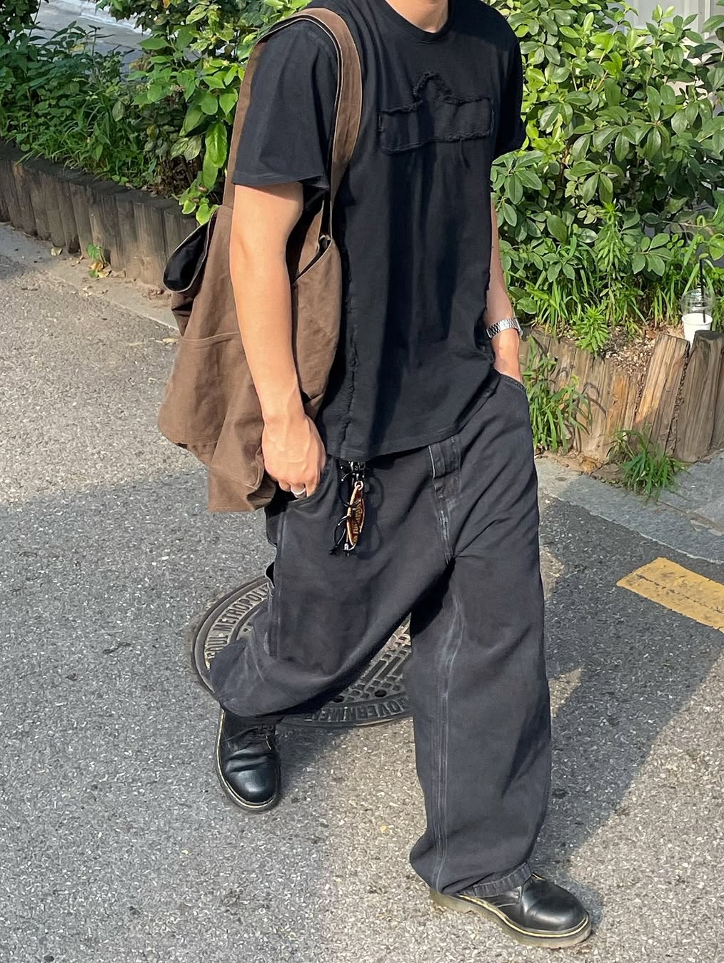 BLR Raw-Edged Bluer T-Shirt Black 착용 스타일 - 2