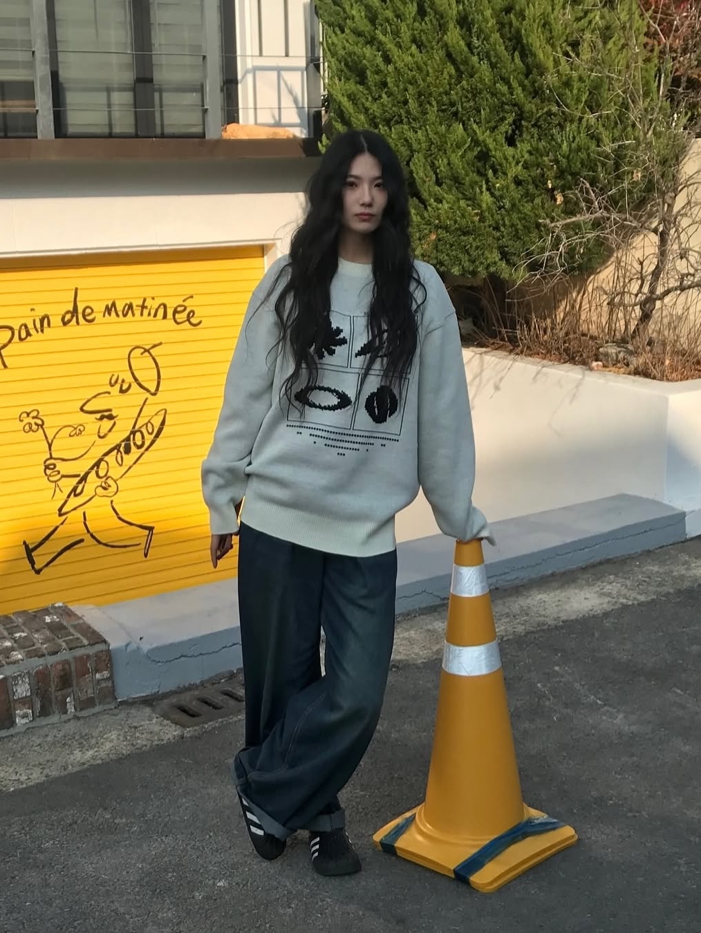 SLOW RECORD HOUSE Universe Logo Knit Ivory 착용 스타일 - 1