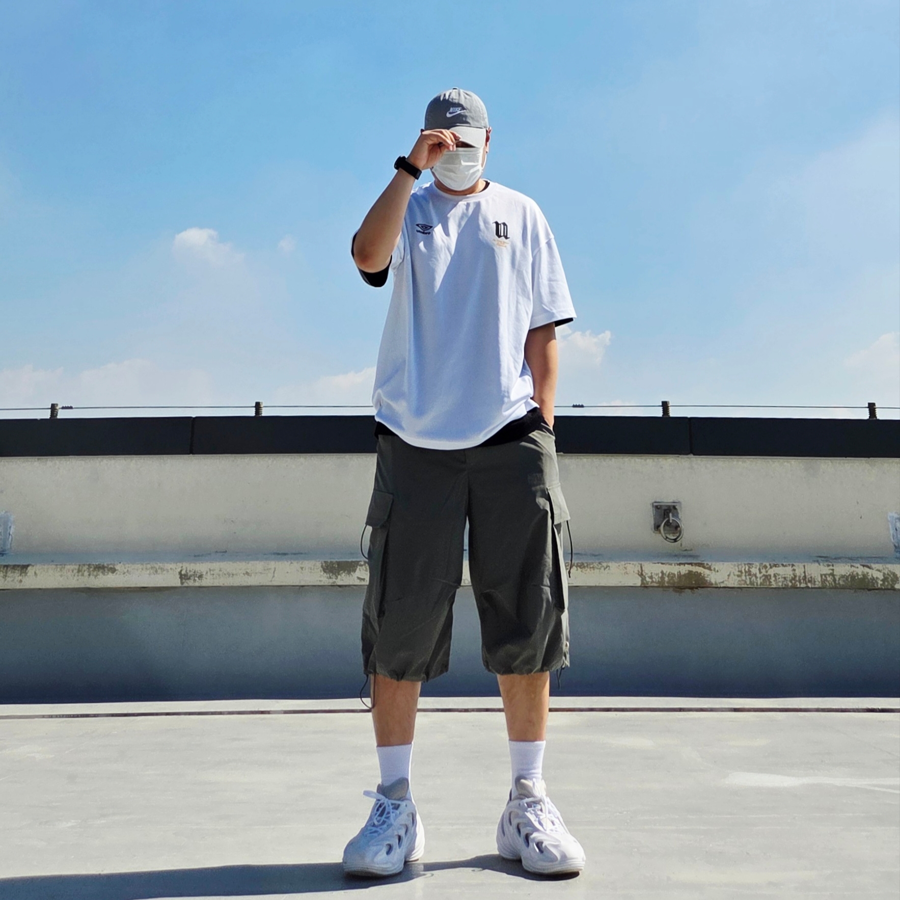 Nike Heritage 86 Futura Washed Cap Particle Grey, Adidas Adifom Q Cloud White Grey 착용 스타일 - 1