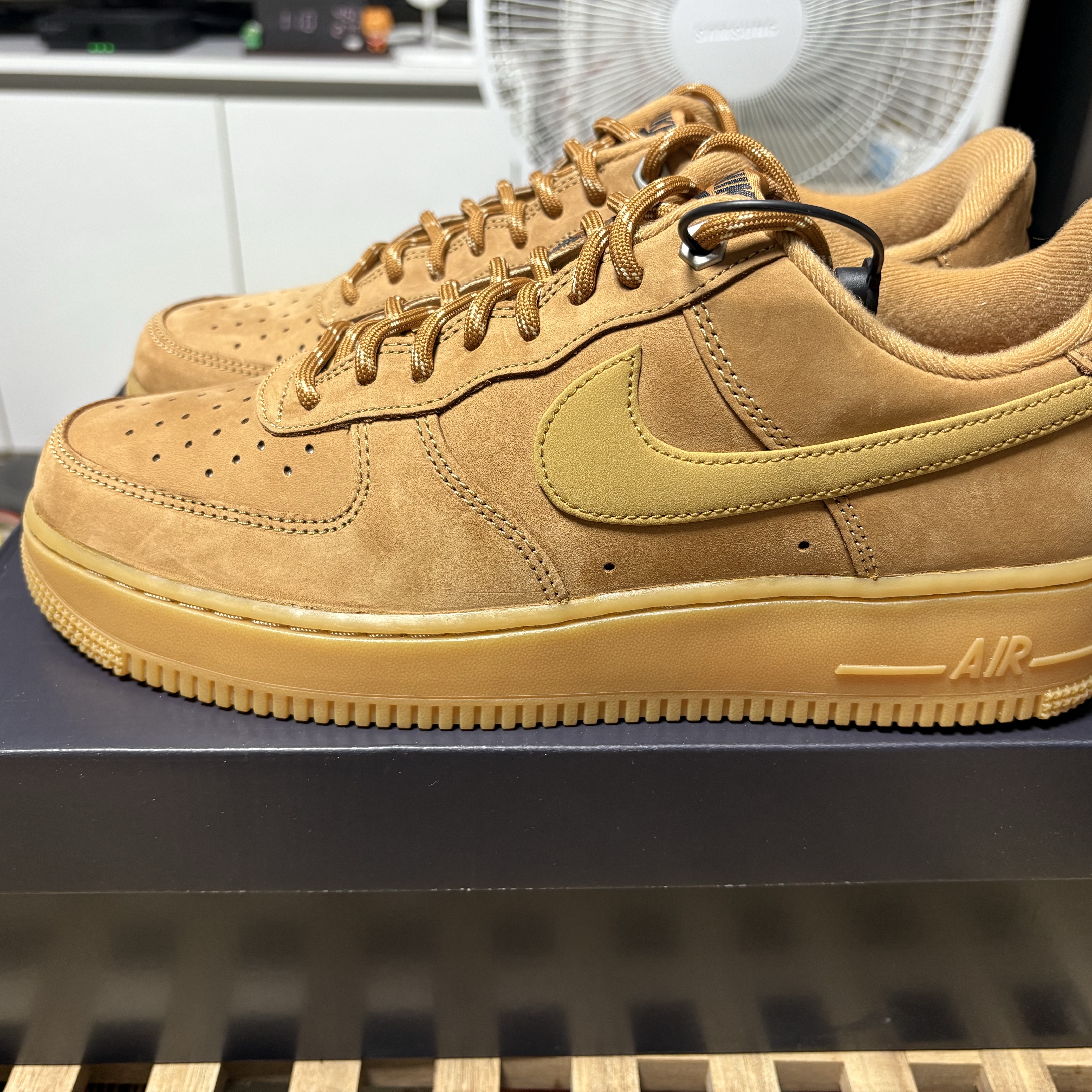 Nike Air Force 1 '07 WB Flax 착용 스타일 - 1