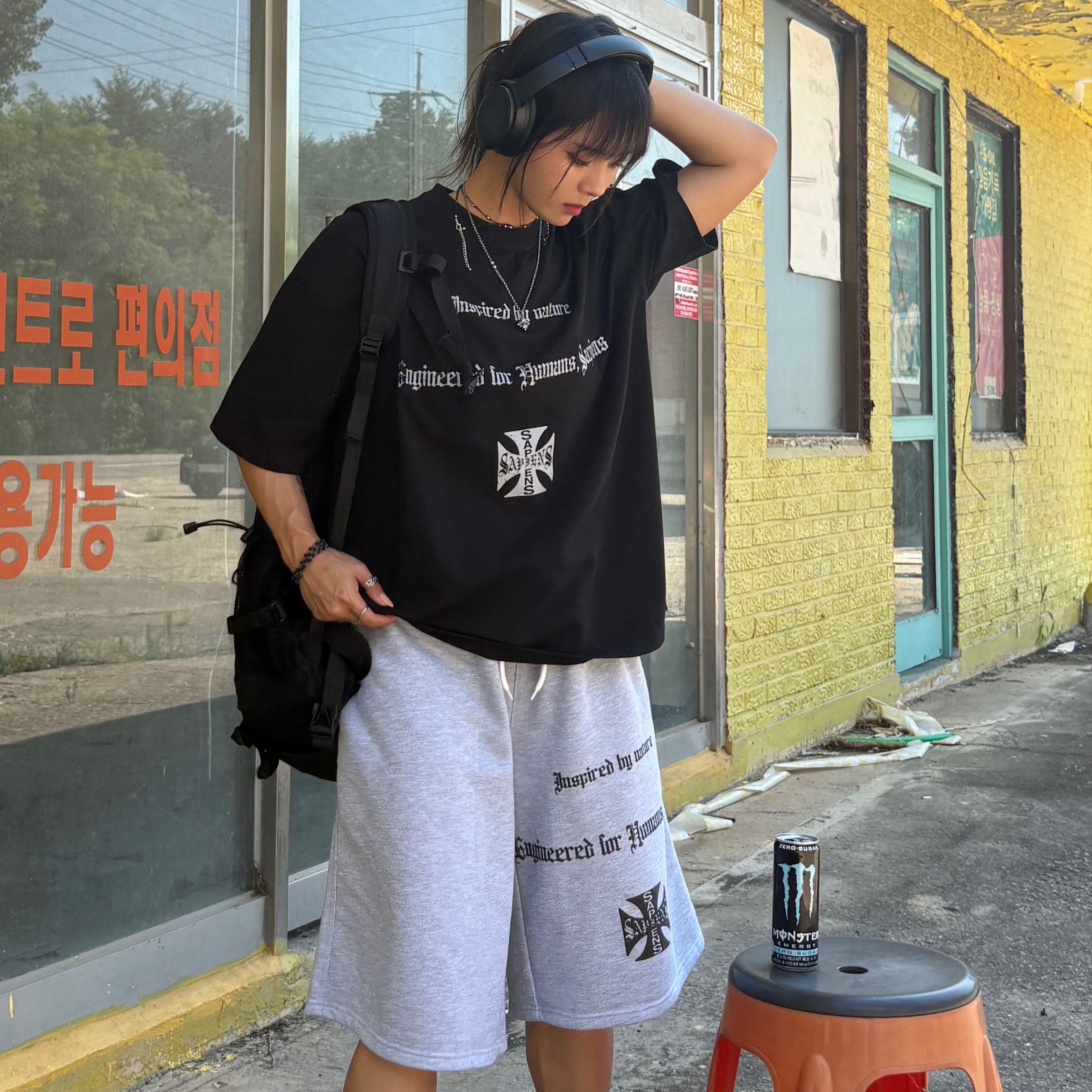 Sapiens Engineered Over Fit Short Sleeves Black, [KREAM 단독] Sapiens Engineered Over Fit Shorts Gray 착용 스타일 - 1