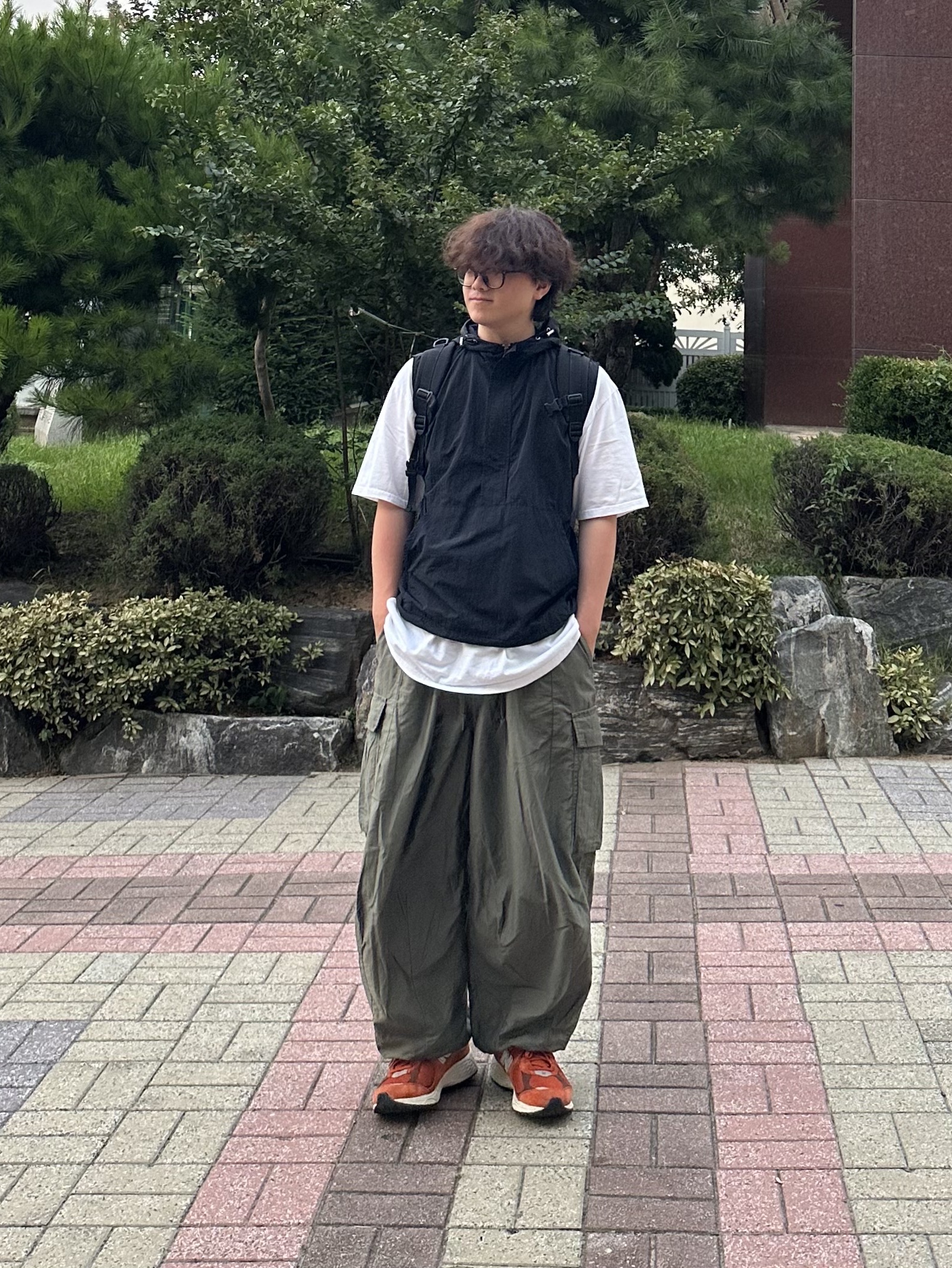 Needles H.D. BDU Pants Olive, New Balance 2002R Rust Oxide 착용 스타일