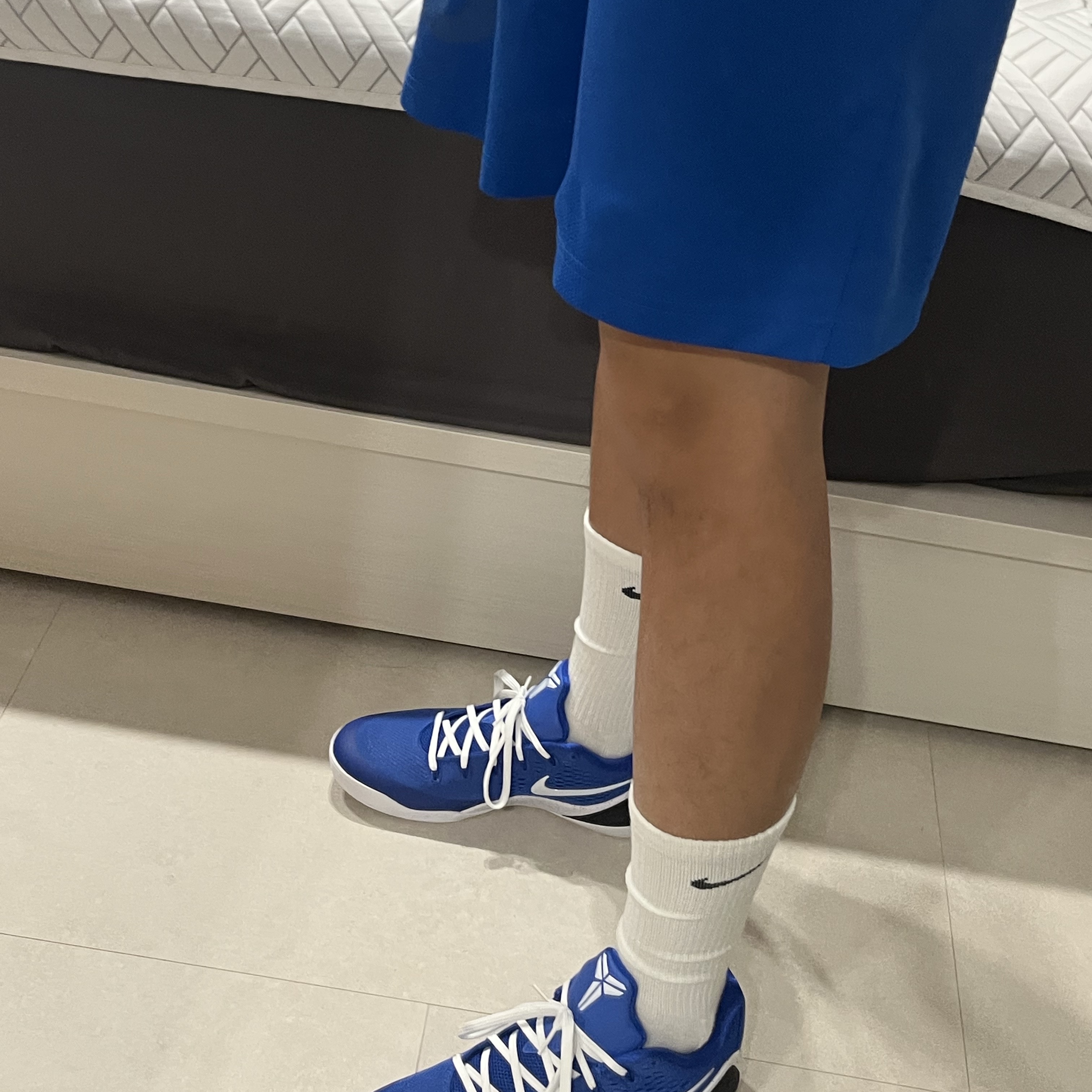 Nike Kobe 9 Elite Low EM Protro Game Royal White 착용 스타일 - 2