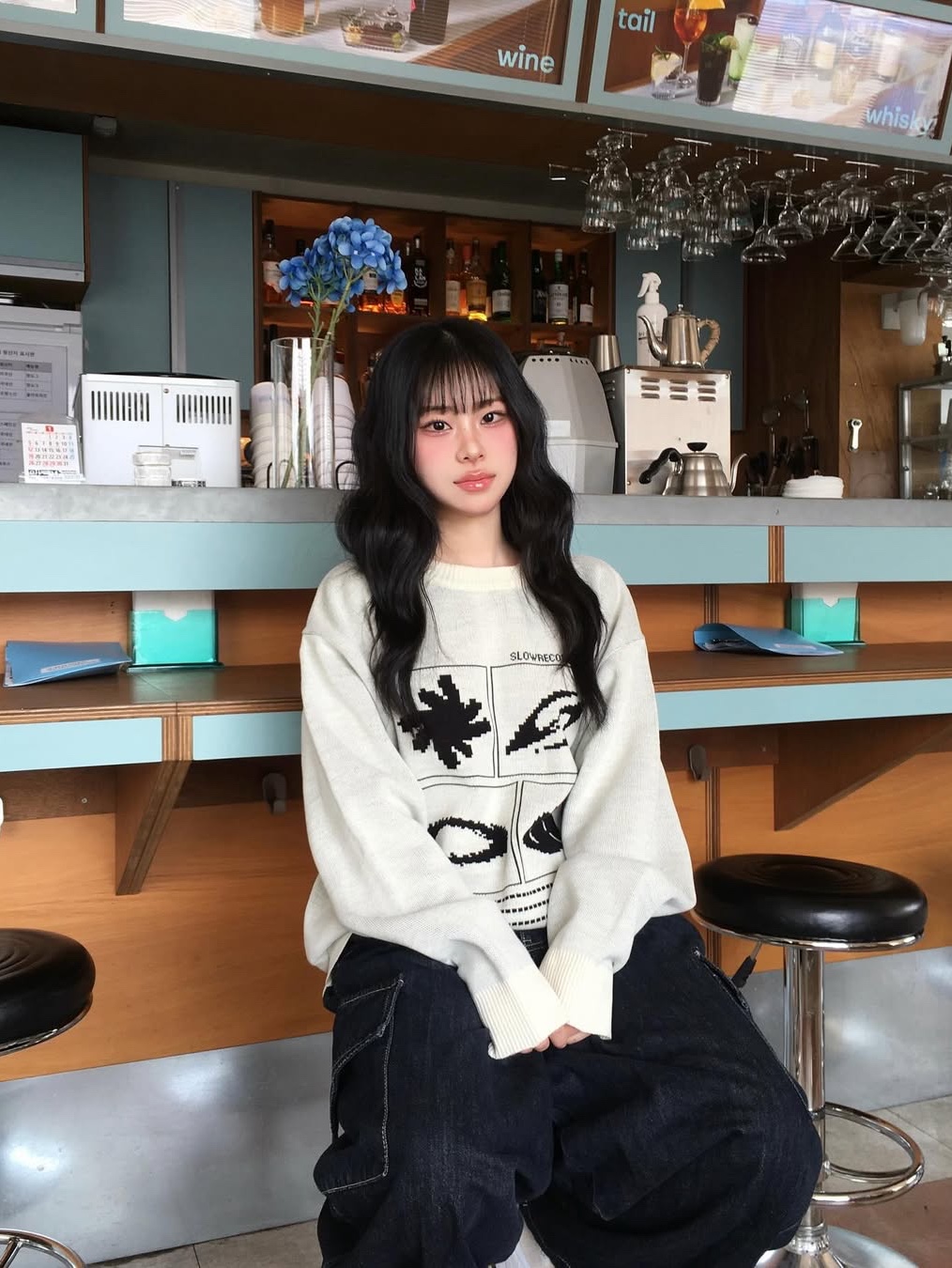 SLOW RECORD HOUSE Universe Logo Knit Ivory 착용 스타일 - 1