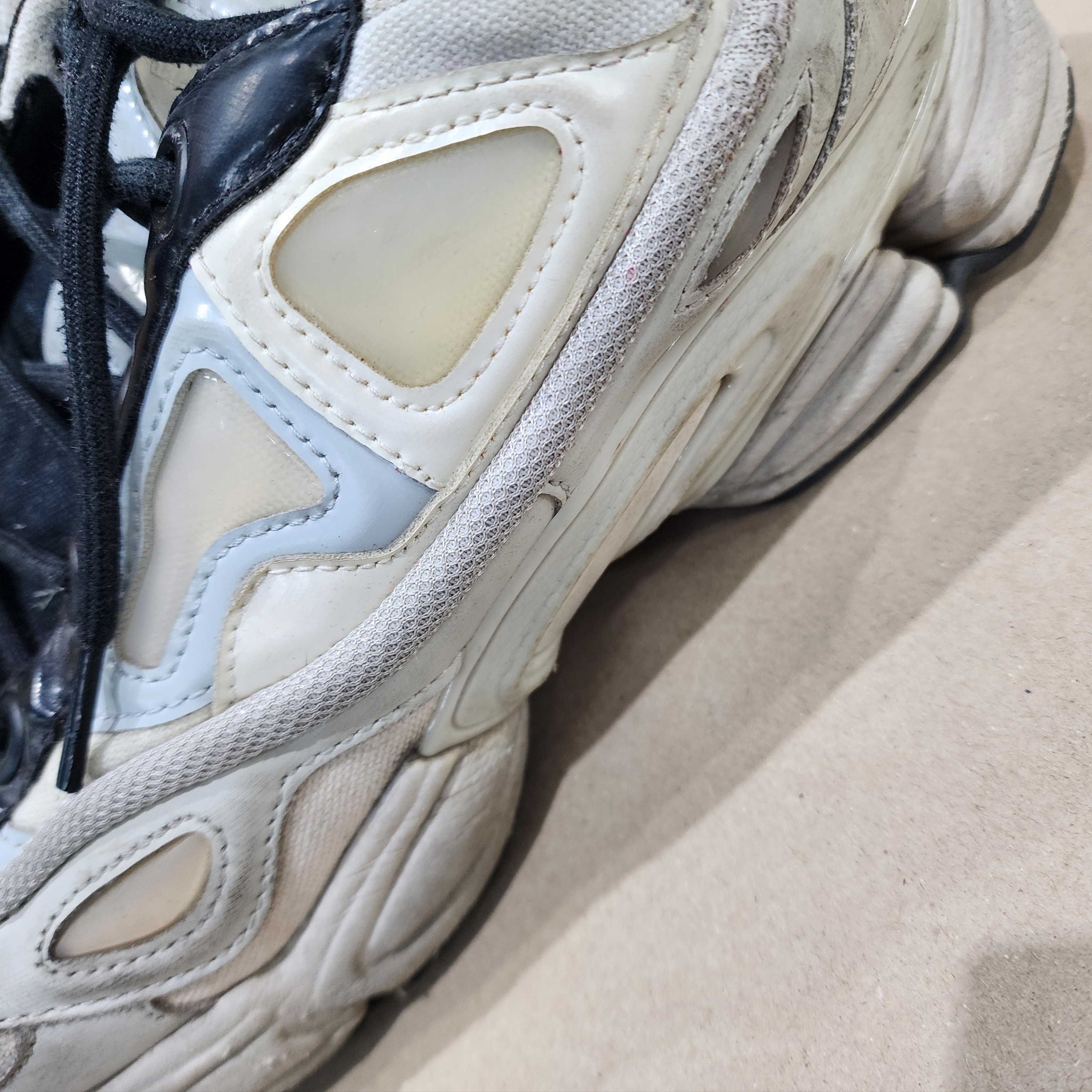 Adidas x Raf Simons Ozweego 3 Cream White Core Black 착용 스타일