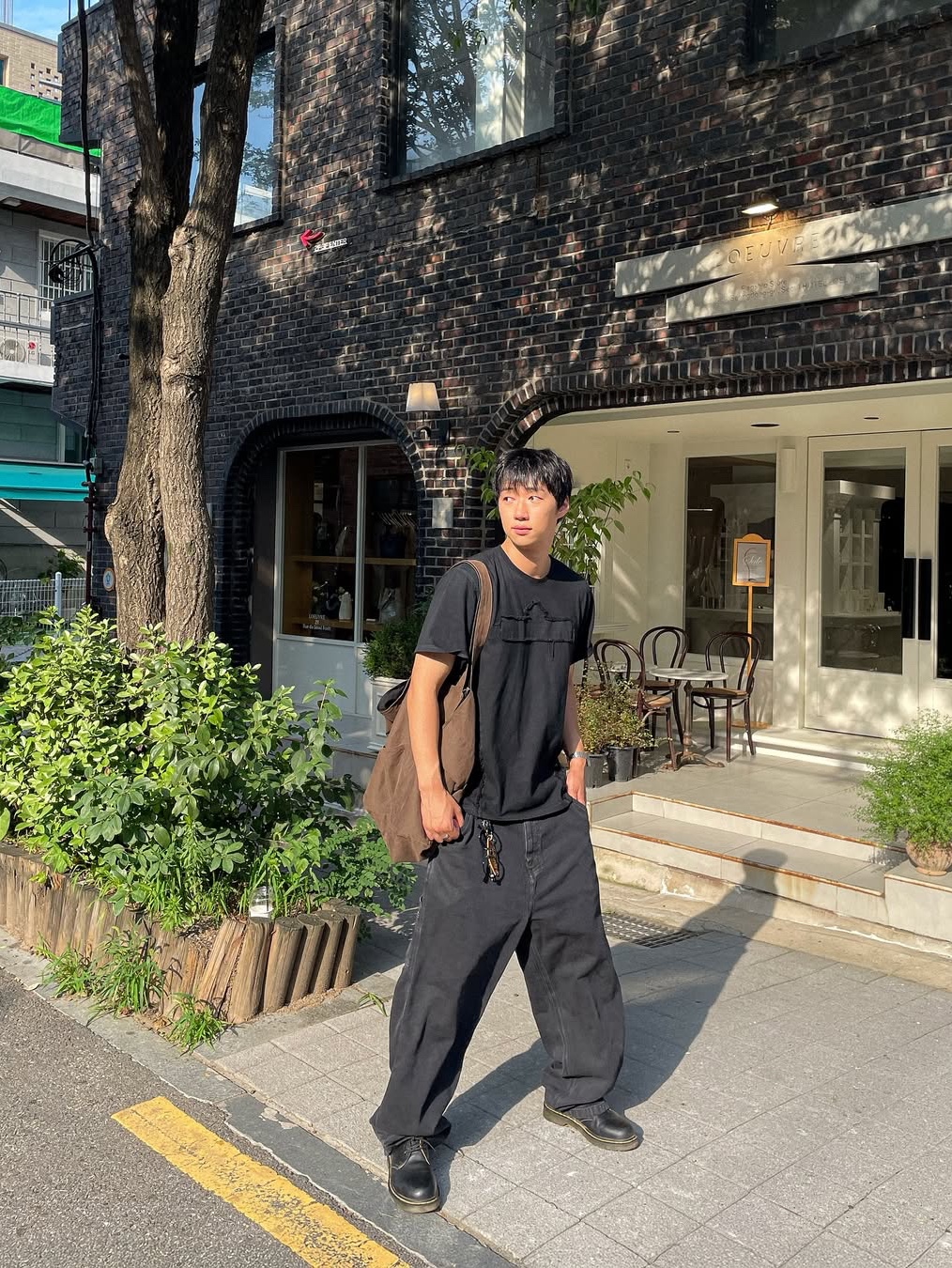 BLR Raw-Edged Bluer T-Shirt Black 착용 스타일 - 4