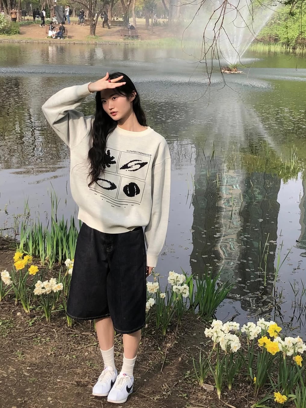 SLOW RECORD HOUSE Universe Logo Knit Ivory 착용 스타일 - 2