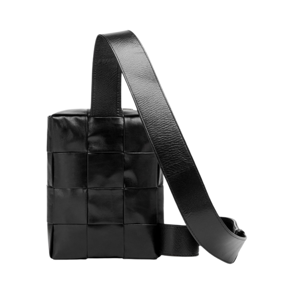 보테가 베네타 미니 슬링 카세트백 블랙(Bottega Veneta Mini Sling Cassette Black) - 4