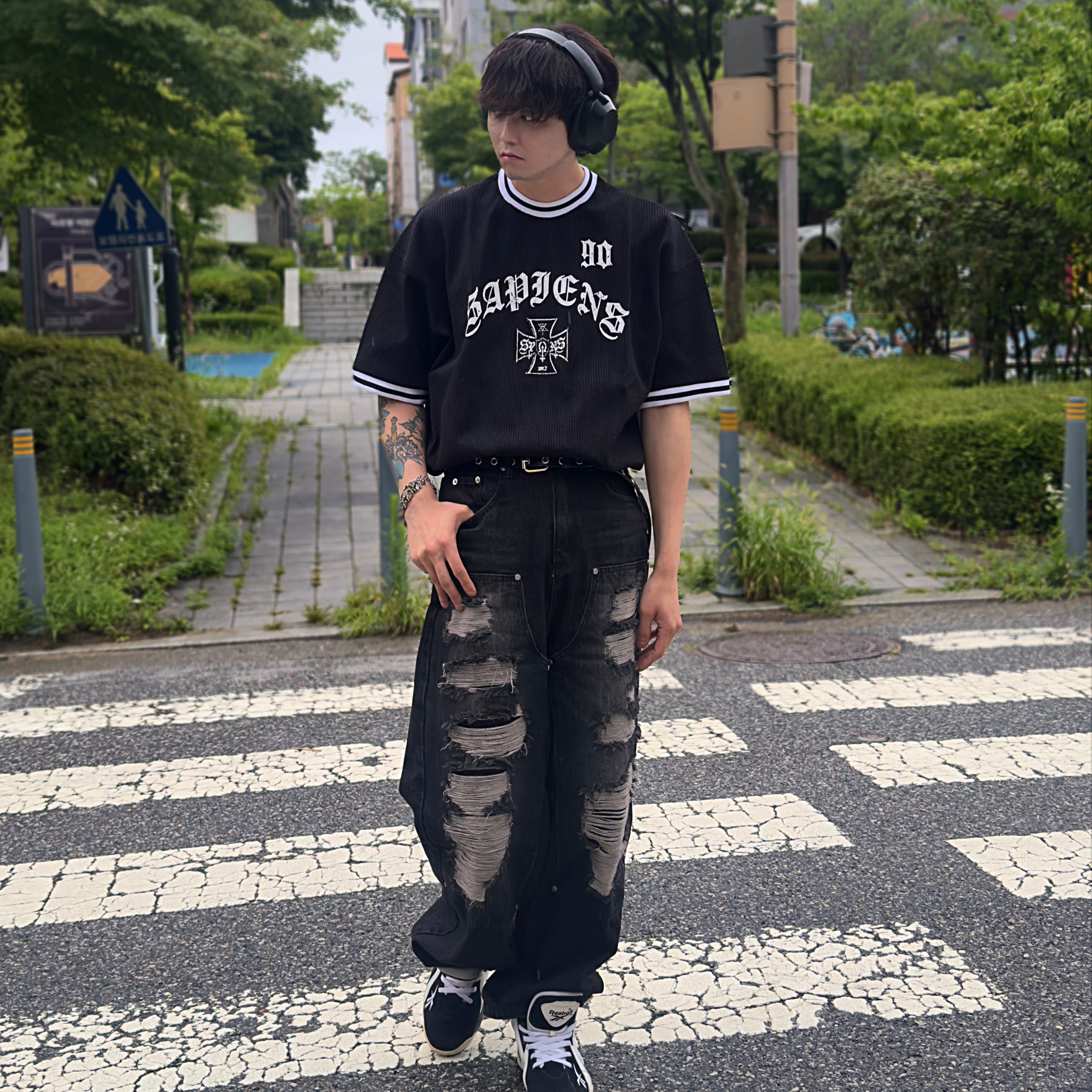 Sapiens Ninety Ringer Over Fit Short Sleeves Black 착용 스타일 - 1