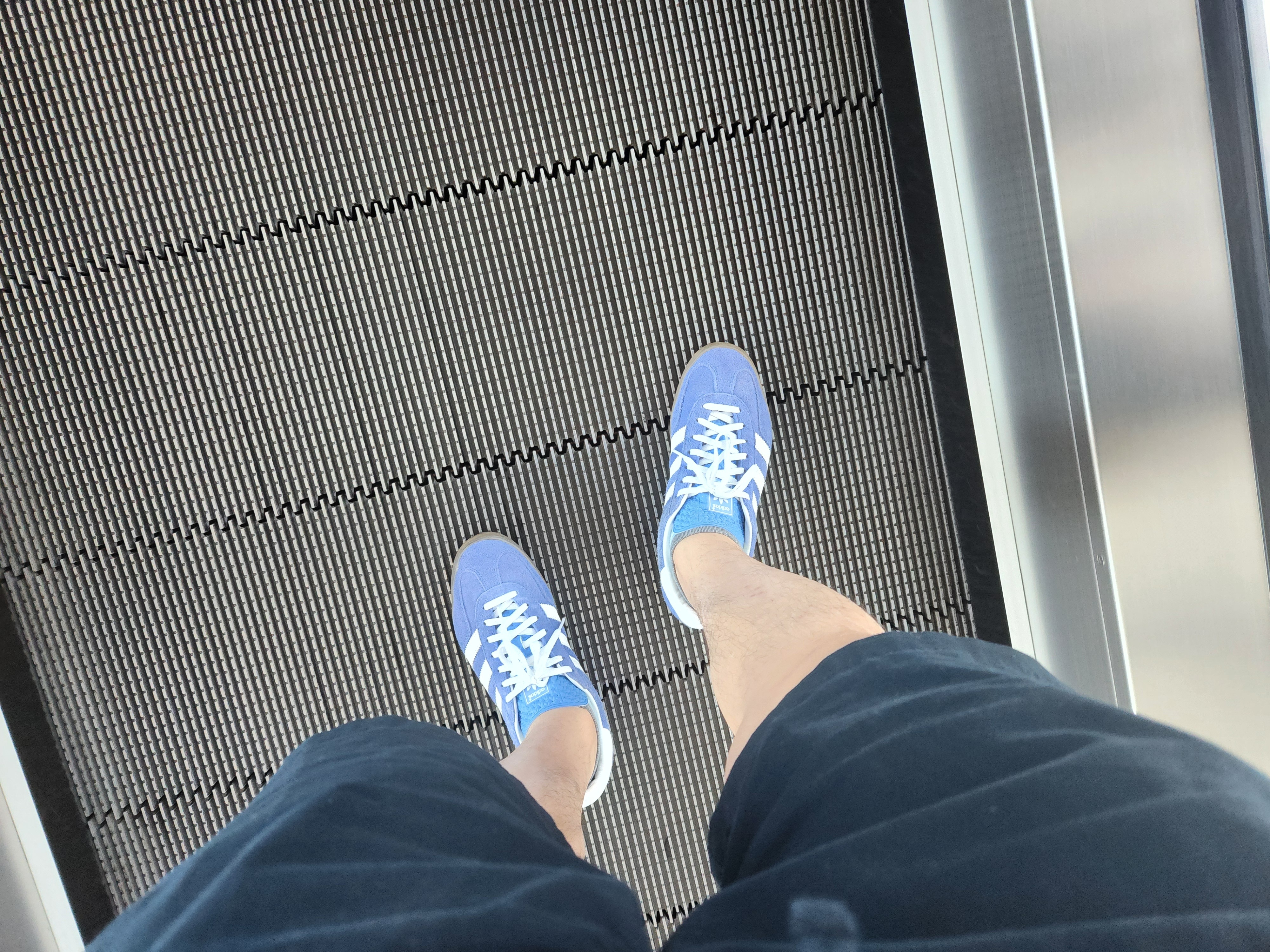 (W) Adidas Gazelle Indoor Blue Fusion Cloud White 착용 스타일