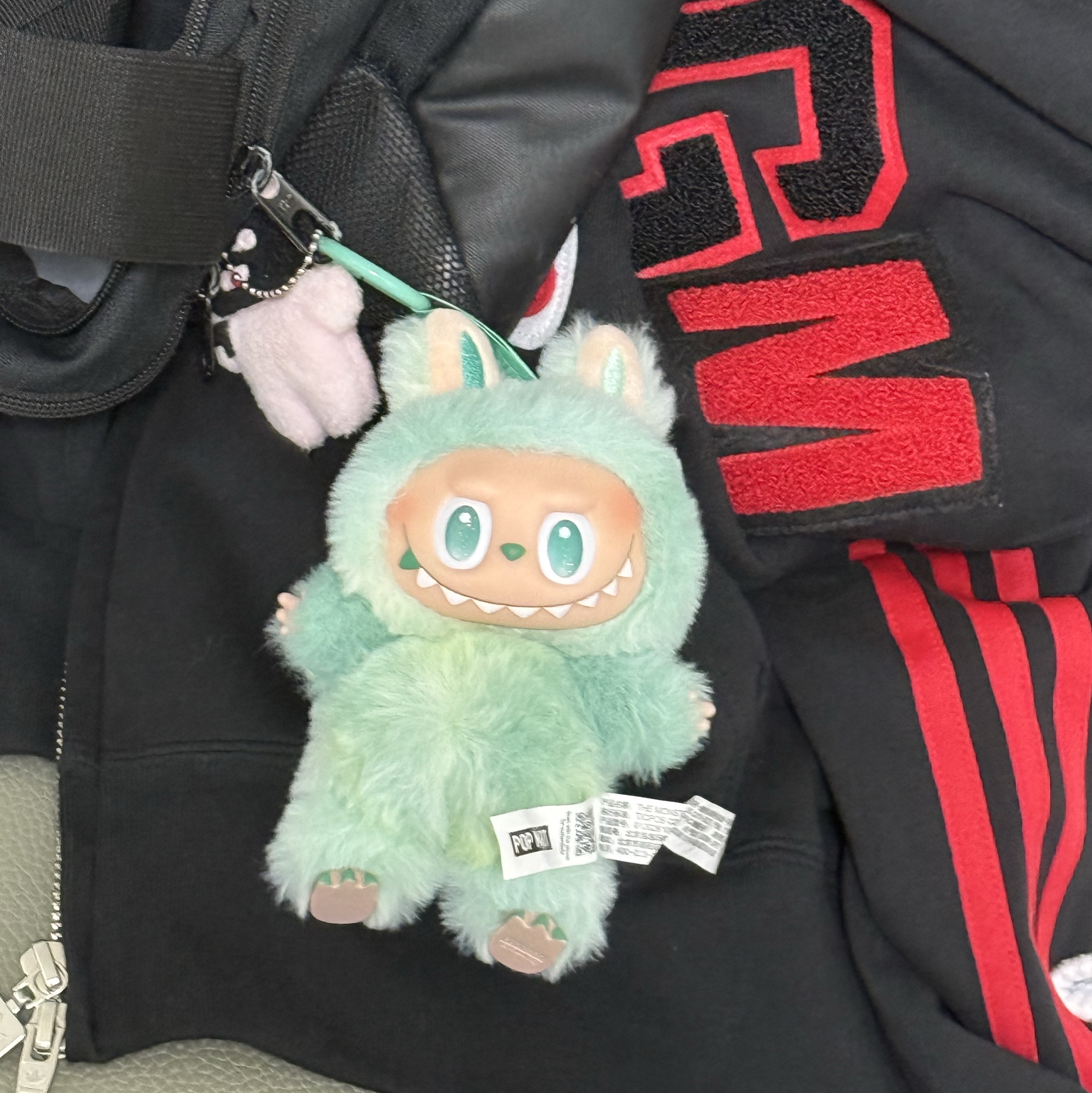Pop Mart Labubu The Monsters Highlight Series Serenity Keyring (Opened Case) 착용 스타일