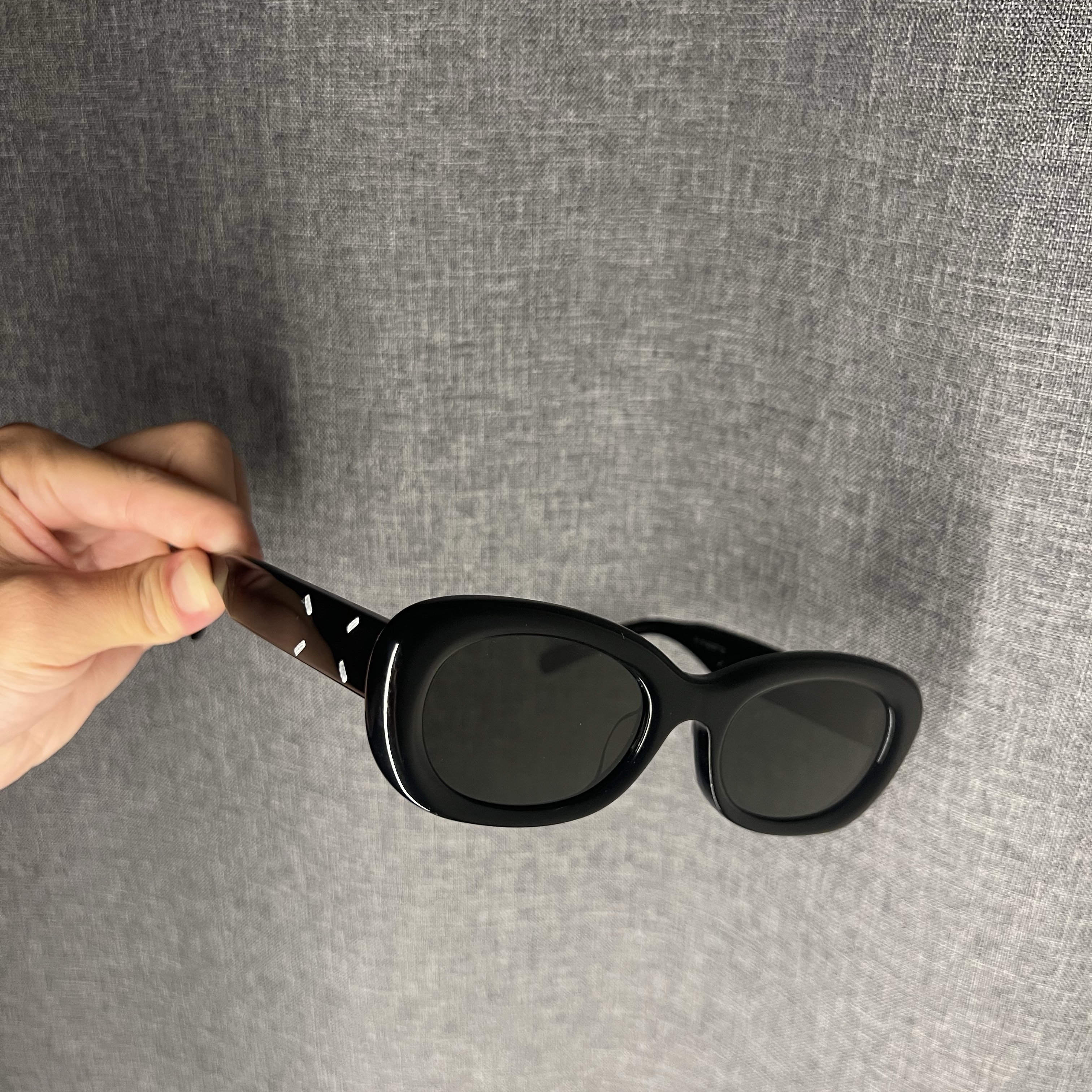 Gentle Monster x Maison Margiela MM004 Black Black 착용 스타일