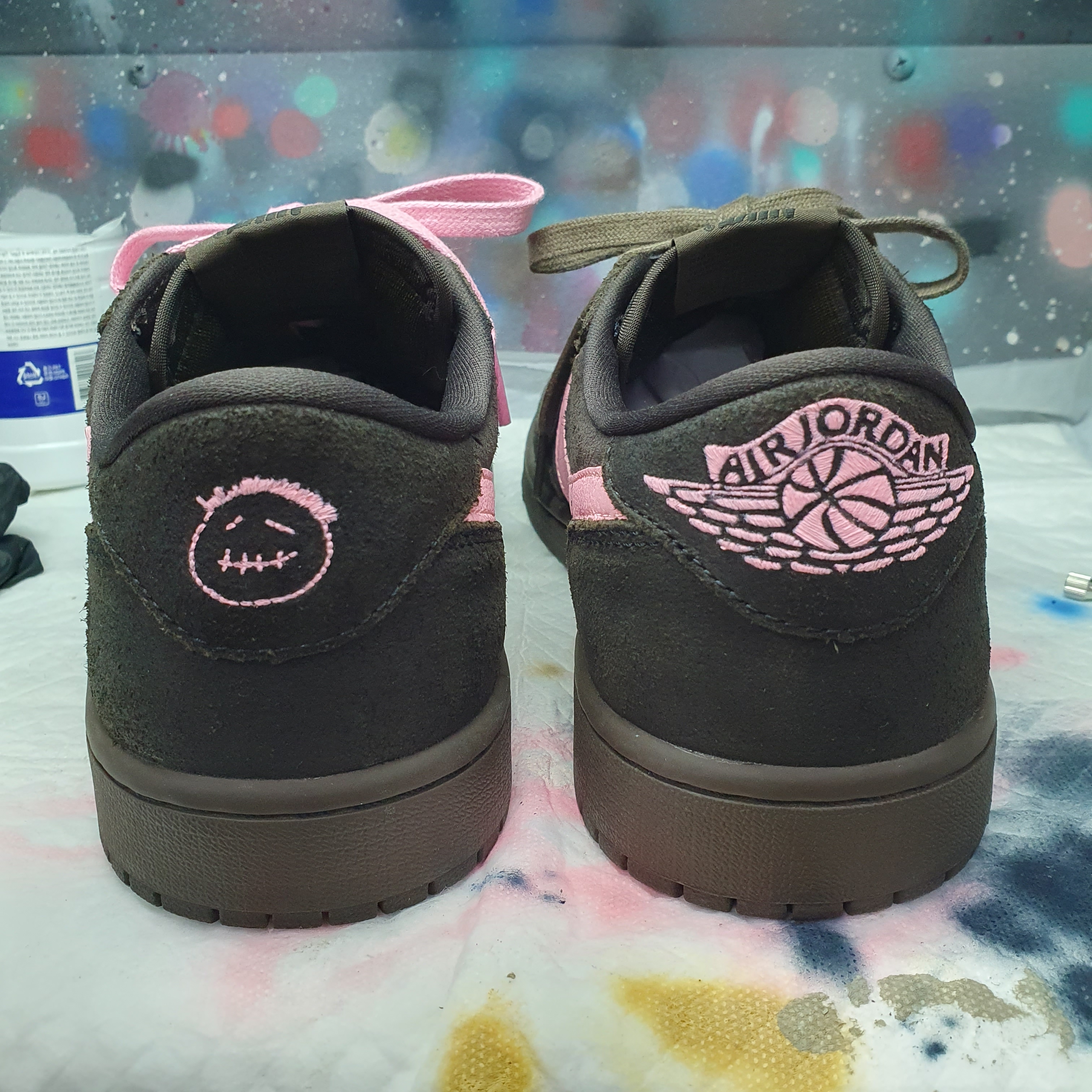 Jordan 1 x Travis Scott Retro Low OG SP Velvet Brown and Dark Mocha 착용 스타일 - 3