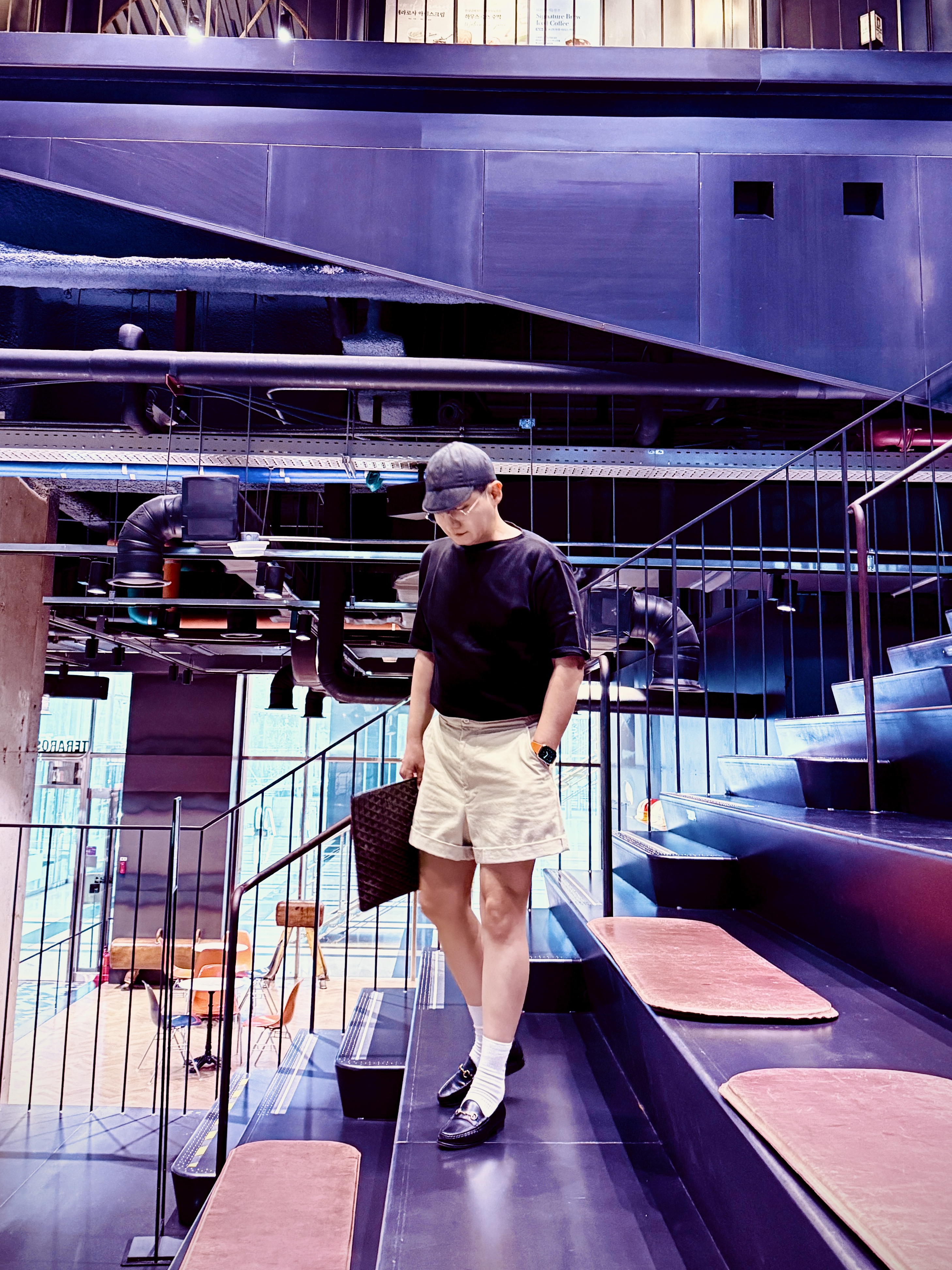 (W) Gucci 1953 Horsebit Loafer in Leather Black Leather 착용 스타일