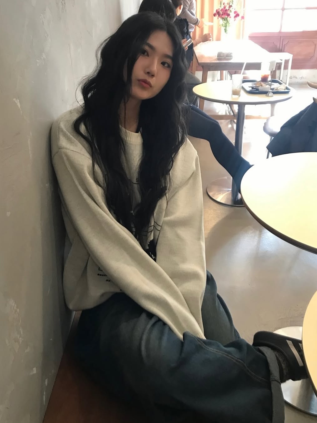 SLOW RECORD HOUSE Universe Logo Knit Ivory 착용 스타일 - 3