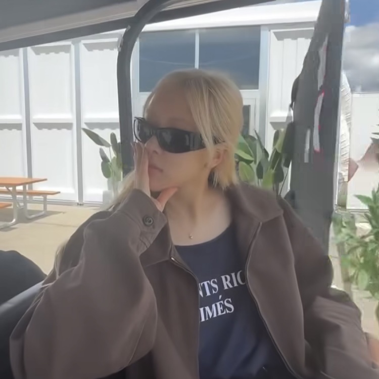 Stussy Rene Sunglasses Black Black Lens 착용 스타일 - 1
