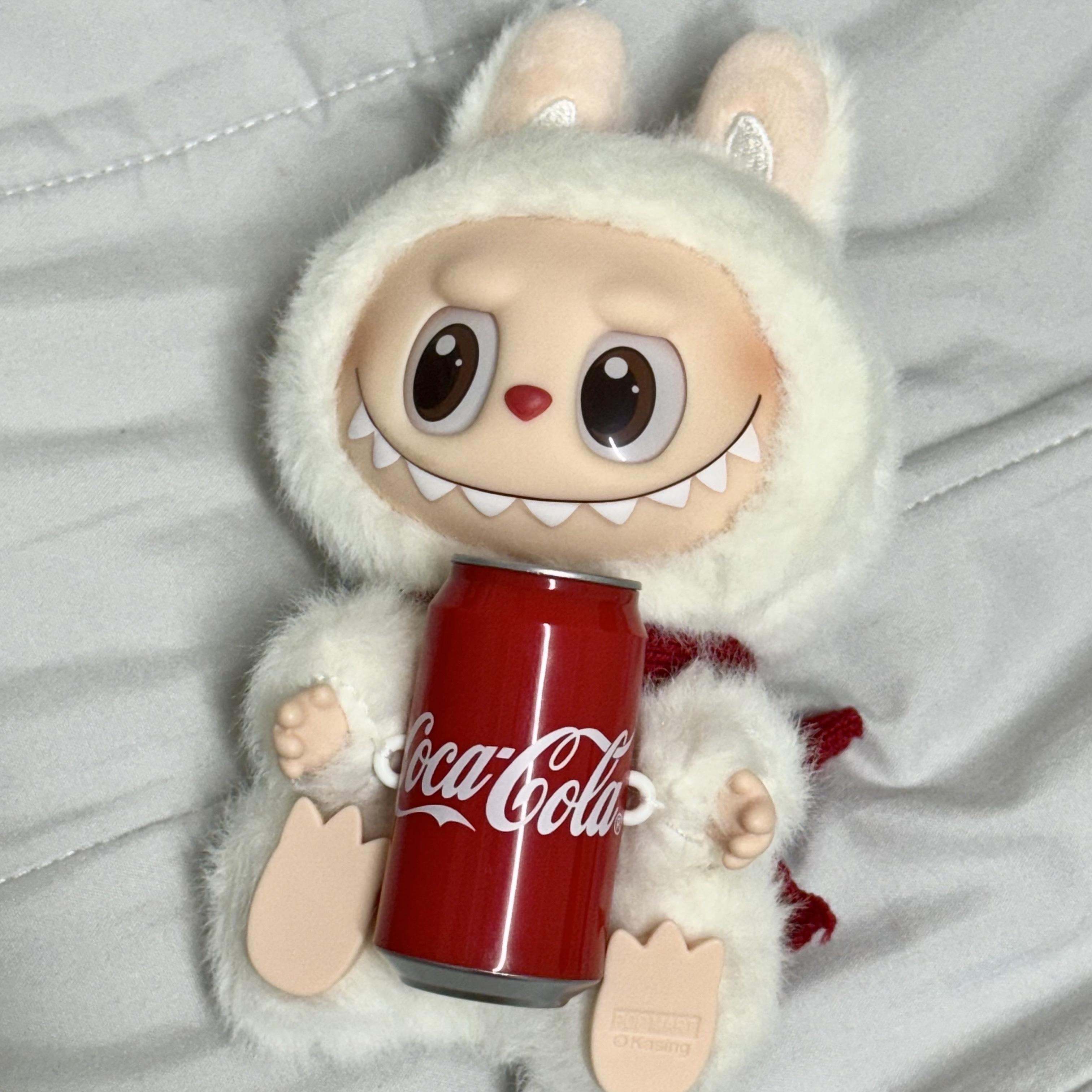 Pop Mart Labubu Coca Cola Series Happy Factor Keyring (Opened Case) 착용 스타일