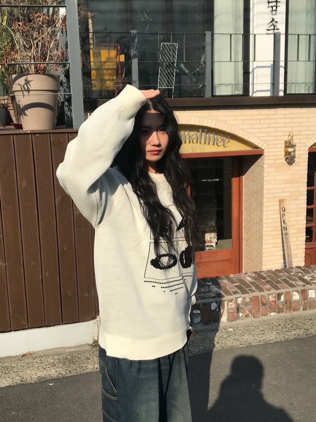 SLOW RECORD HOUSE Universe Logo Knit Ivory 착용 스타일 - 7