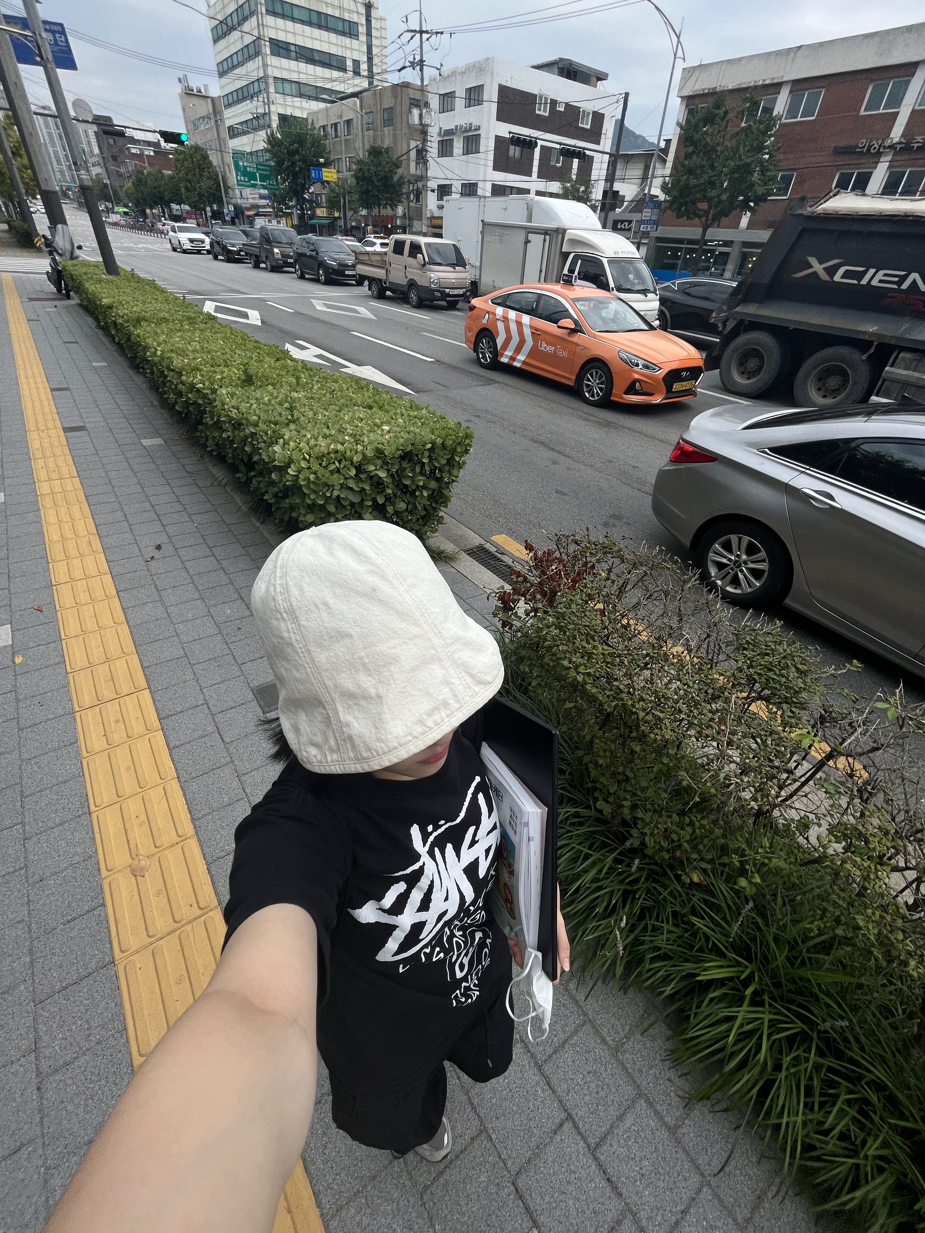 Stussy World Tour T-Shirt Black 2024,2025 착용 스타일 - 1