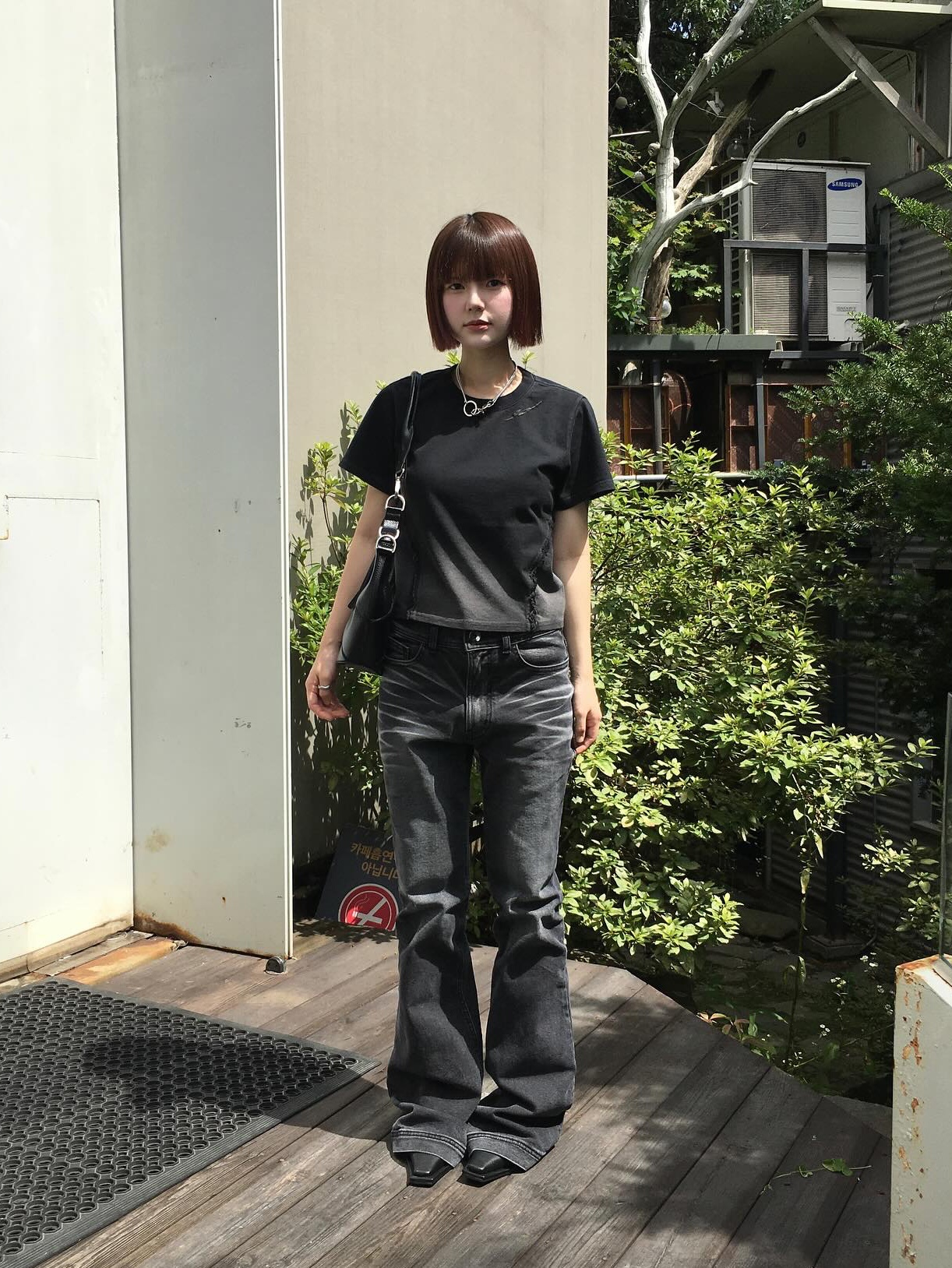 (W) BLR Embossed Wave Washing Boots Cut Denim Pants Grey, (W) BLR Destroyed Gradation Washed Short Sleeve T-Shirt Black 착용 스타일 - 3