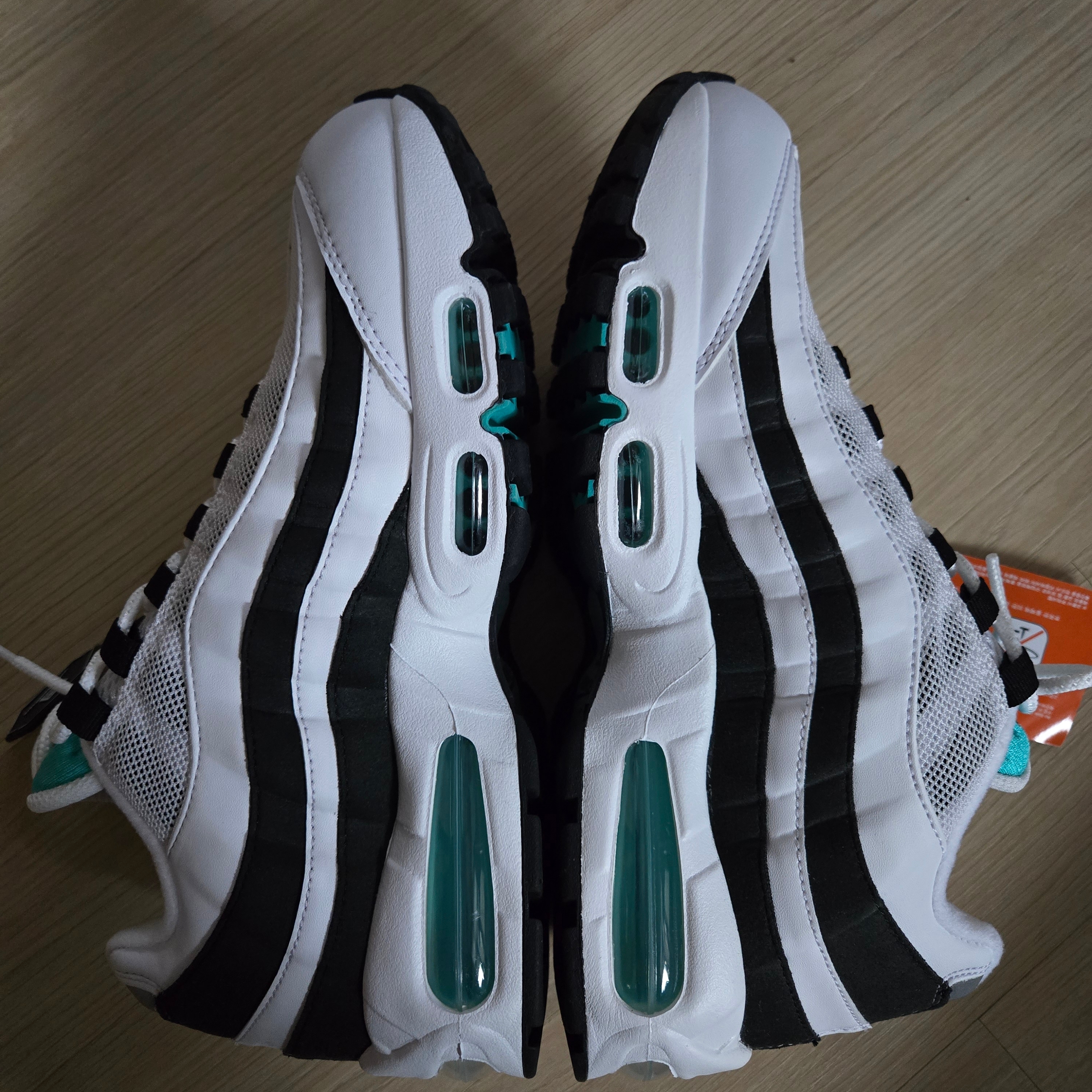 Nike Air Max 95 OG White and Black 착용 스타일 - 1
