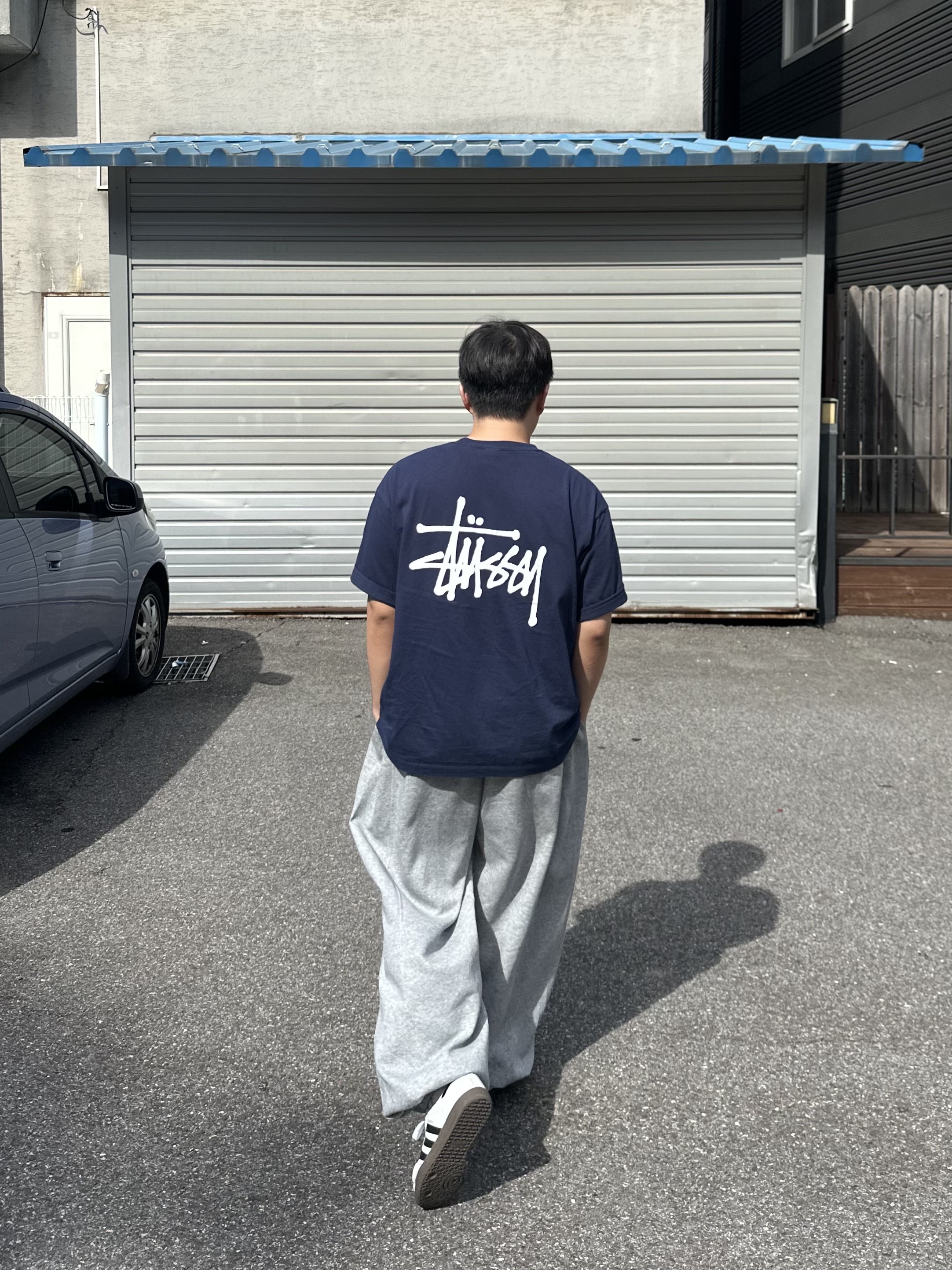 Stussy Basic Stussy T-Shirt Navy 2024, 2025, Adidas Samba OG Cloud White 착용 스타일 - 1
