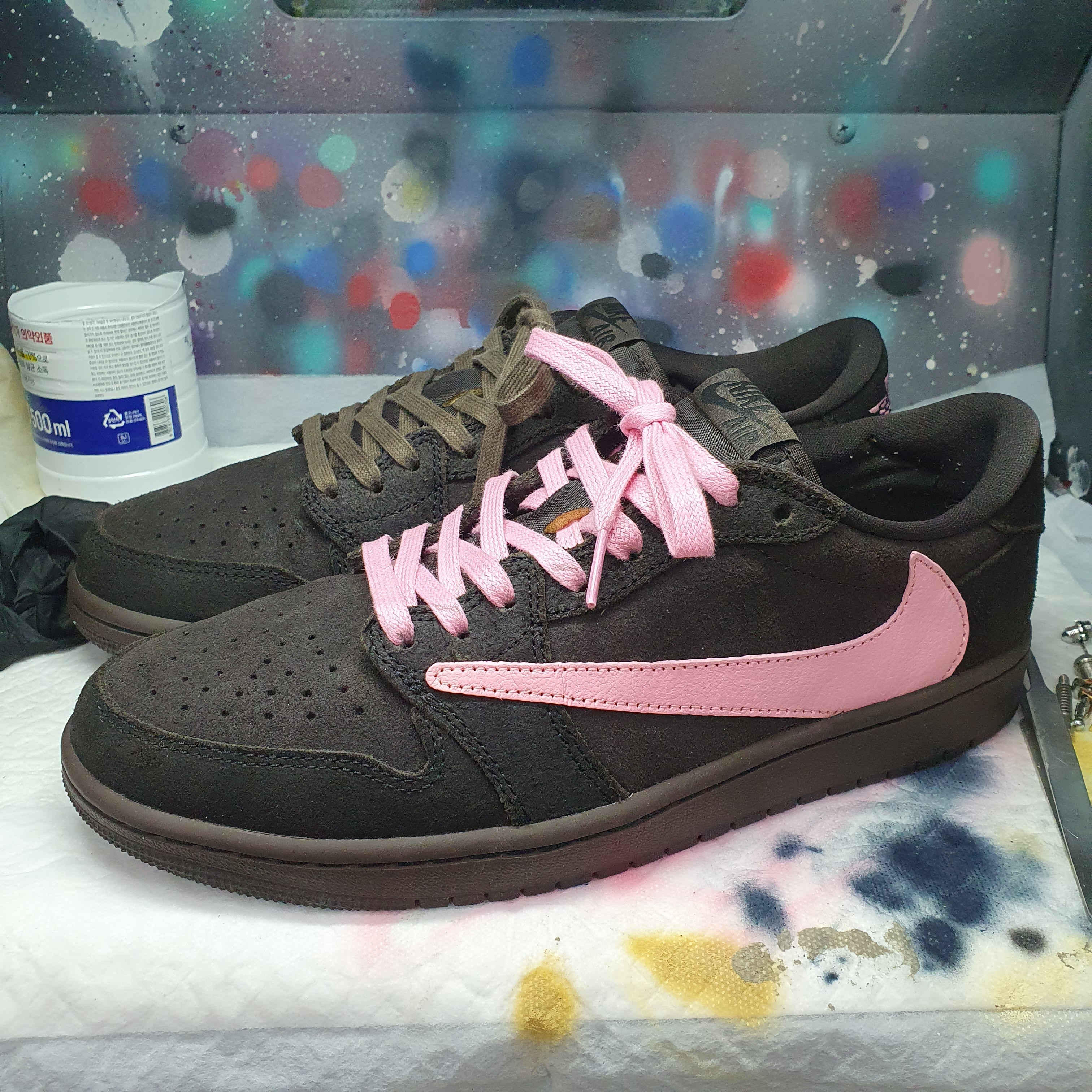 Jordan 1 x Travis Scott Retro Low OG SP Velvet Brown and Dark Mocha 착용 스타일 - 2