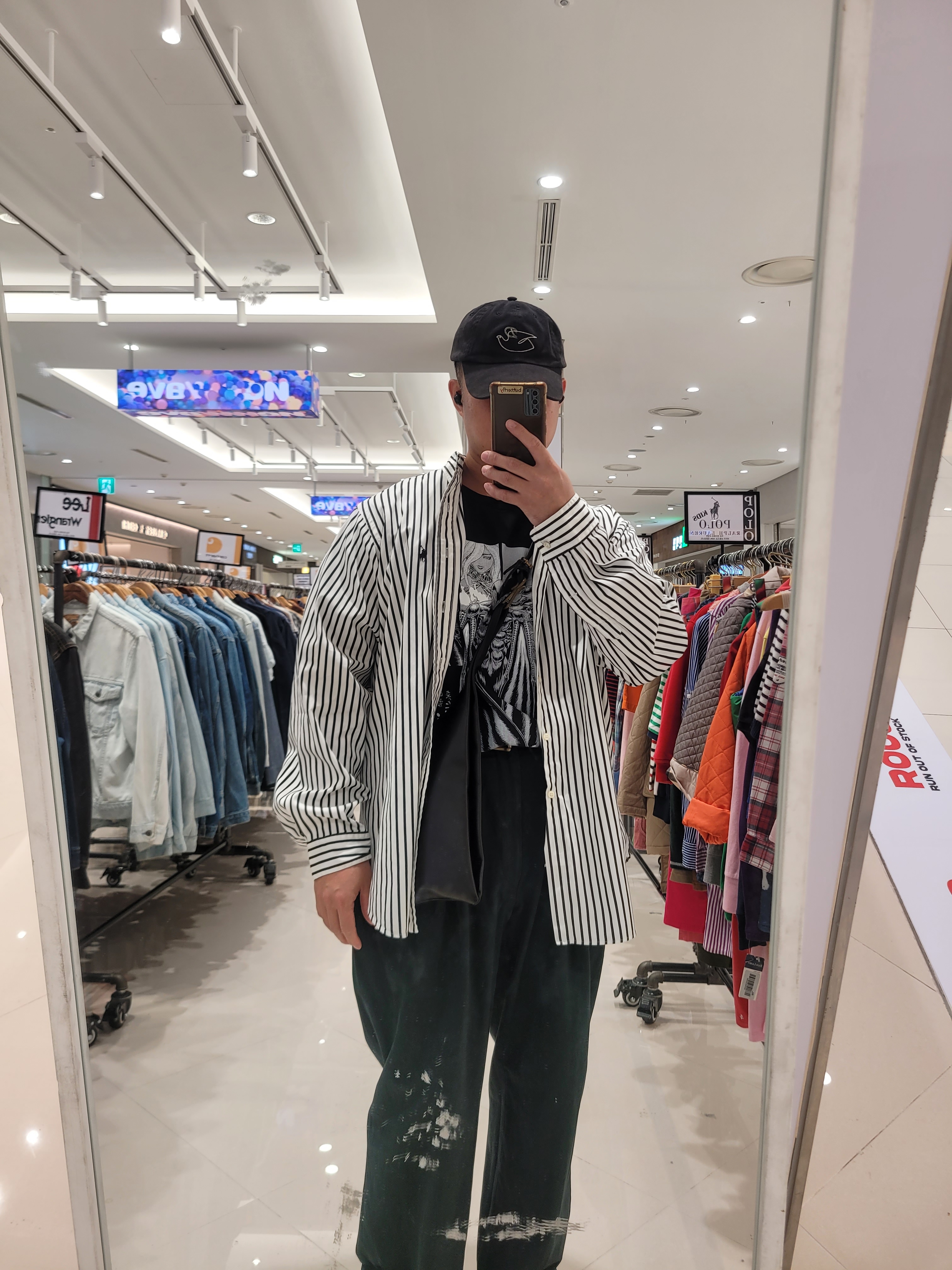 Uniqlo UT x Berserk Manga Curation Graphic T-Shirt B Black - KR 착용 스타일 - 2