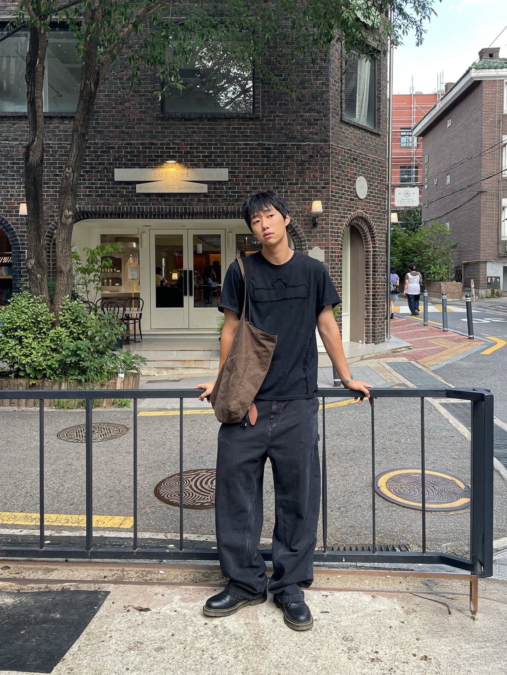 BLR Raw-Edged Bluer T-Shirt Black 착용 스타일 - 5