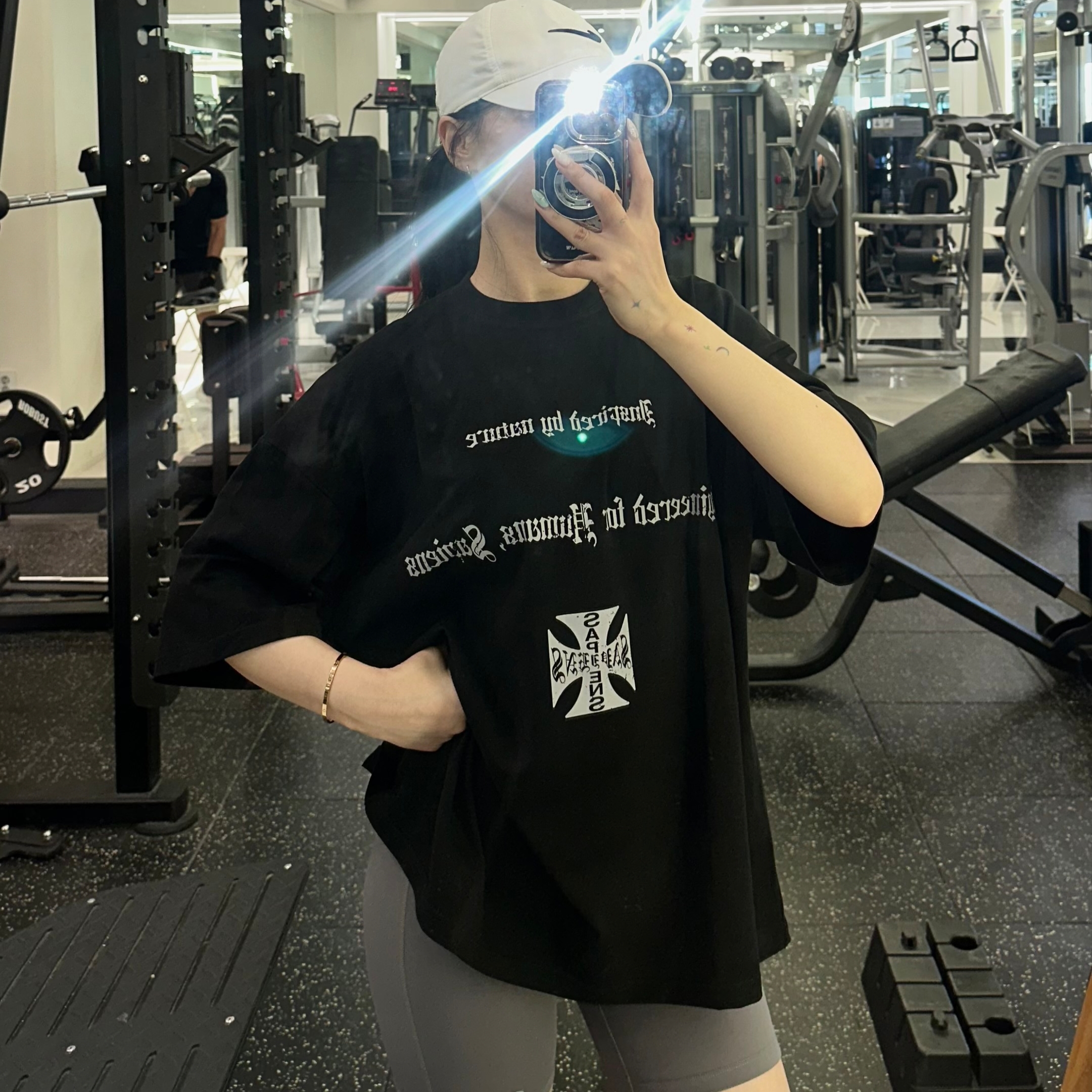 Sapiens Engineered Over Fit Short Sleeves Black 착용 스타일 - 2