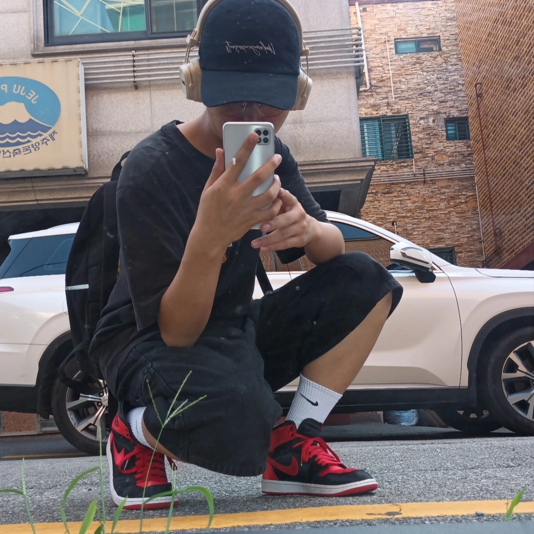 Undermycar MU.124 New Logo Basic Cotton Cap Black, Carhartt 21L Classic Backpack Black 착용 스타일 - 2