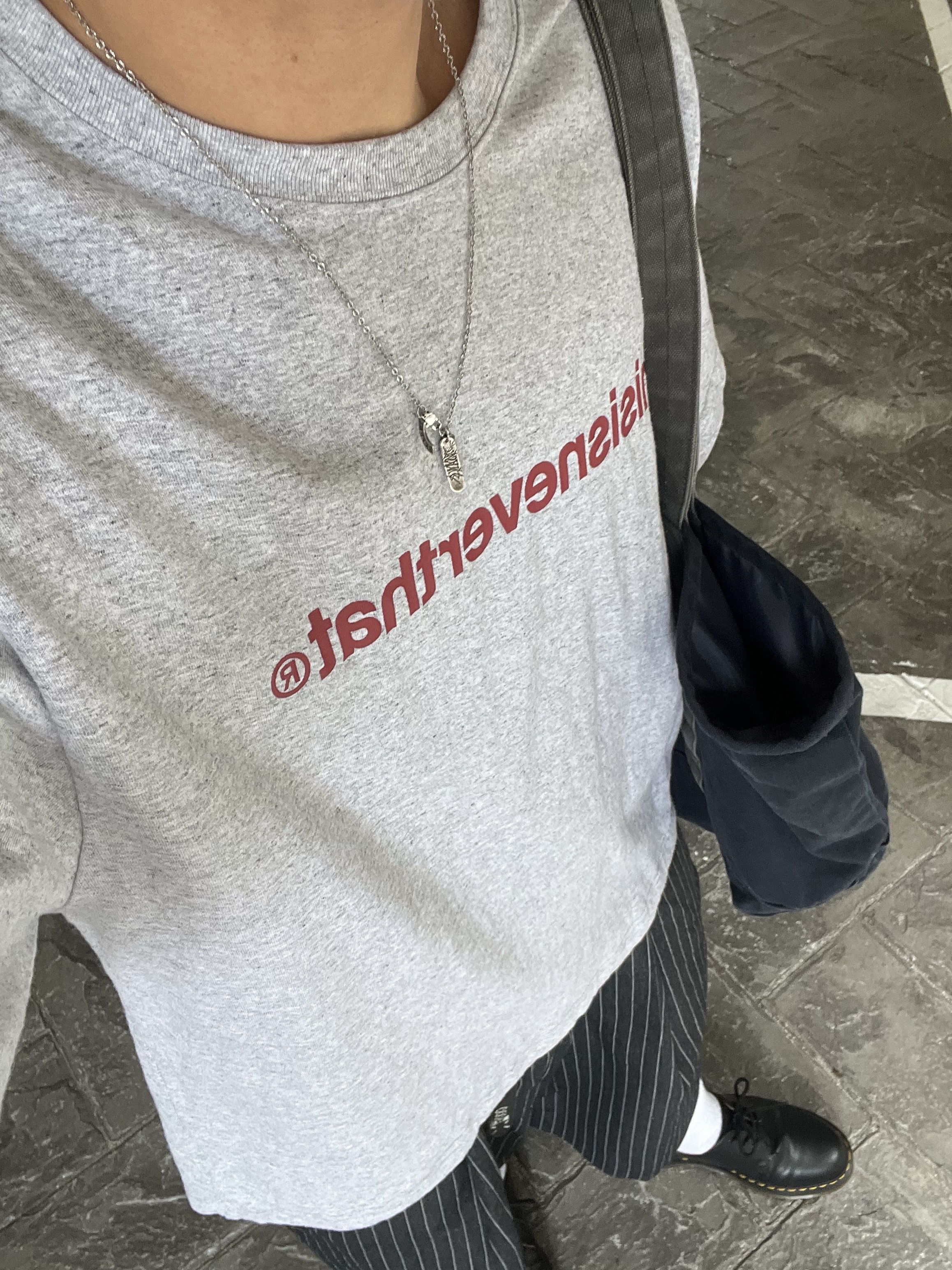 Thisisneverthat T-Logo T-Shirt Heather Grey, Dr. Martens 1461 Smooth Black 착용 스타일