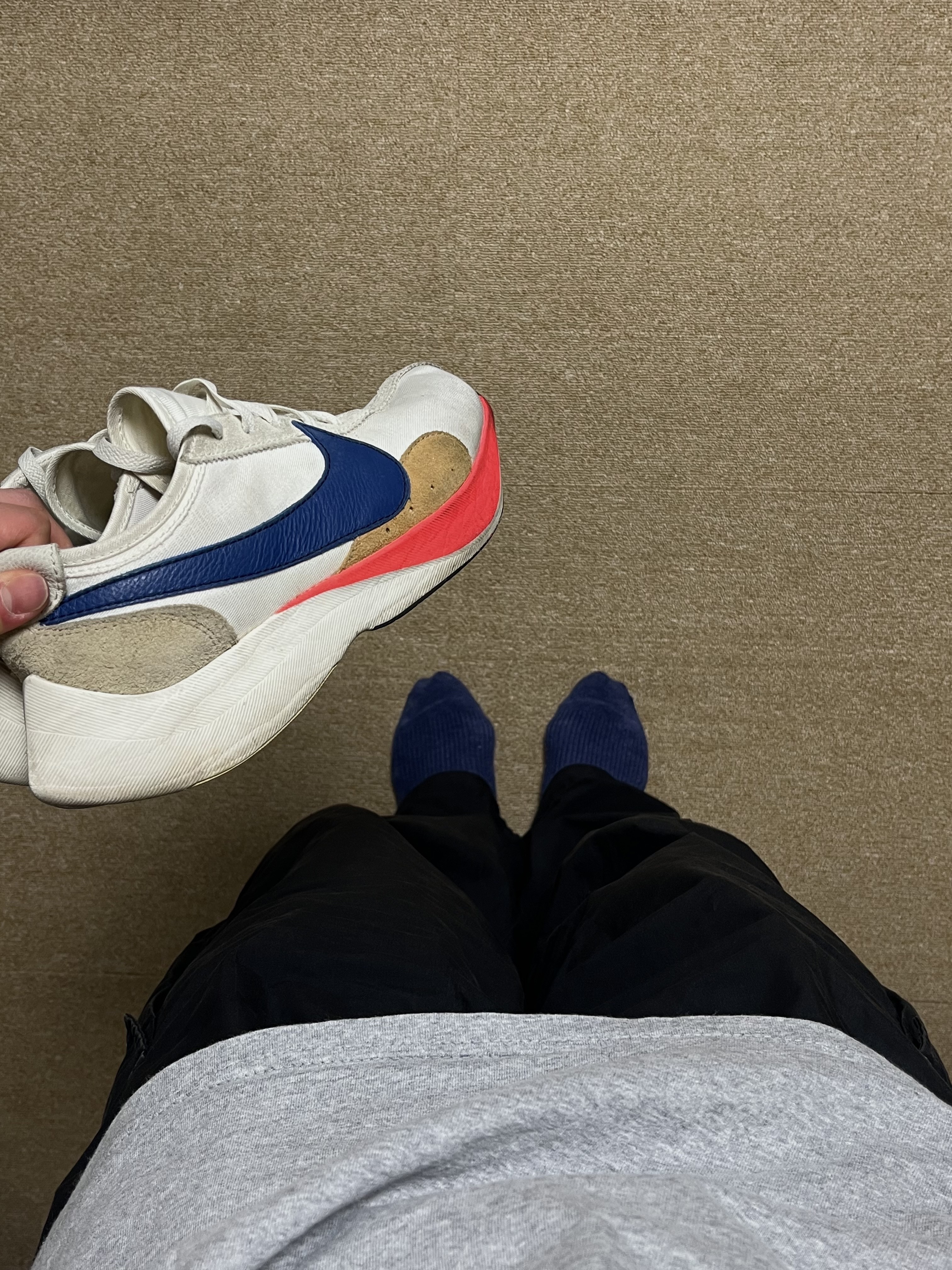 Noice x Oasis Maine Road T-Shirt Charcoal, Nike Moon Racer Sail Solar Blue 착용 스타일 - 2