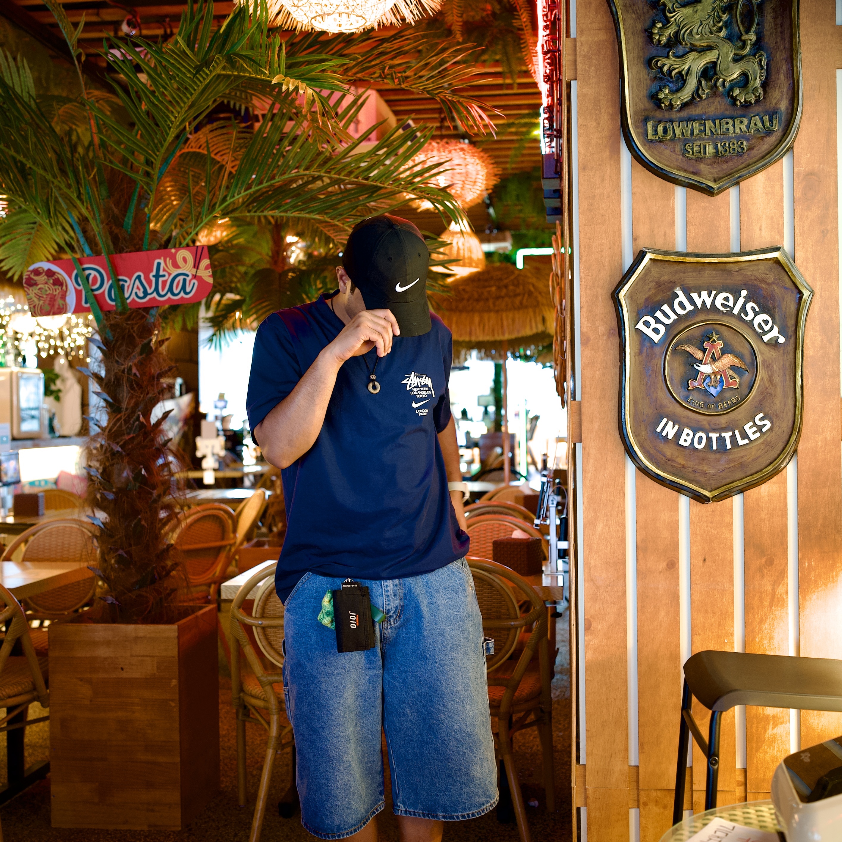 Suade Carpenter Denim Shorts Blue, Nike Air Force 1 '07 Low White 착용 스타일 - 1