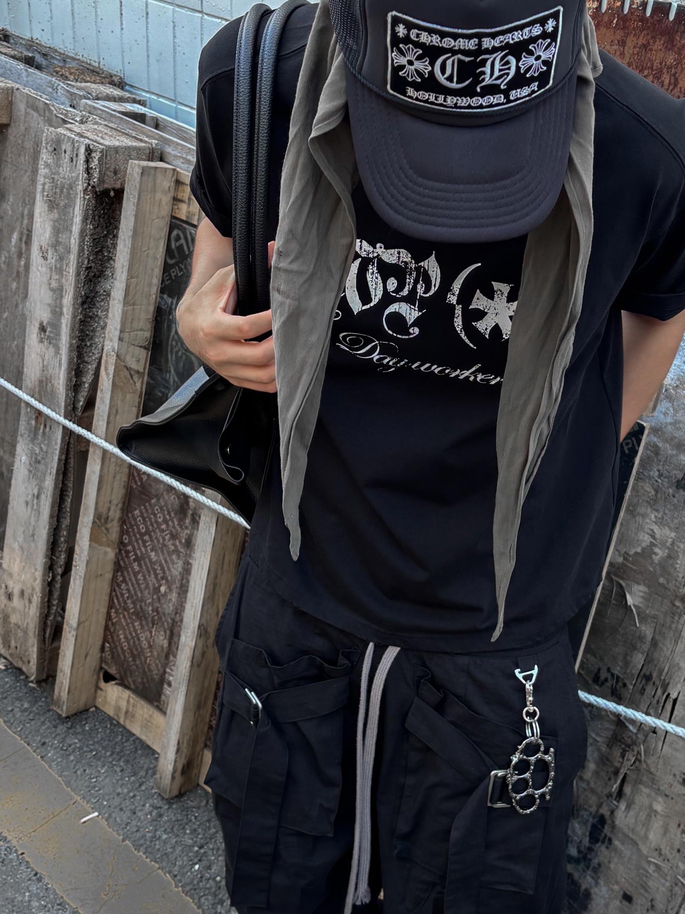 Wapworks Wide Safety Cargo Pants Black, Chrome Hearts CH Las Vegas Trucker Hat Black 착용 스타일 - 3
