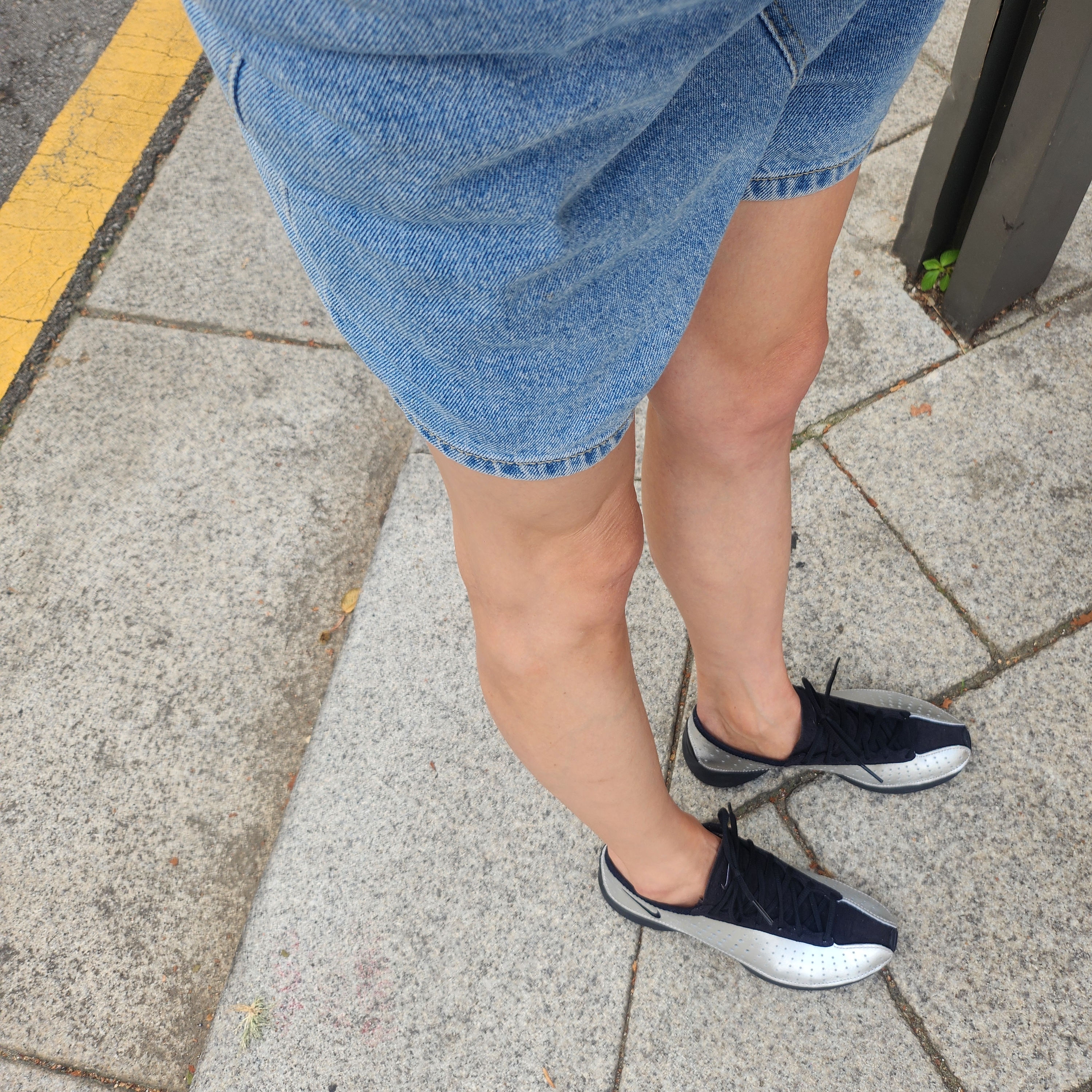 (W) Nike Air Superfly Metallic Silver and Black 착용 스타일 - 2