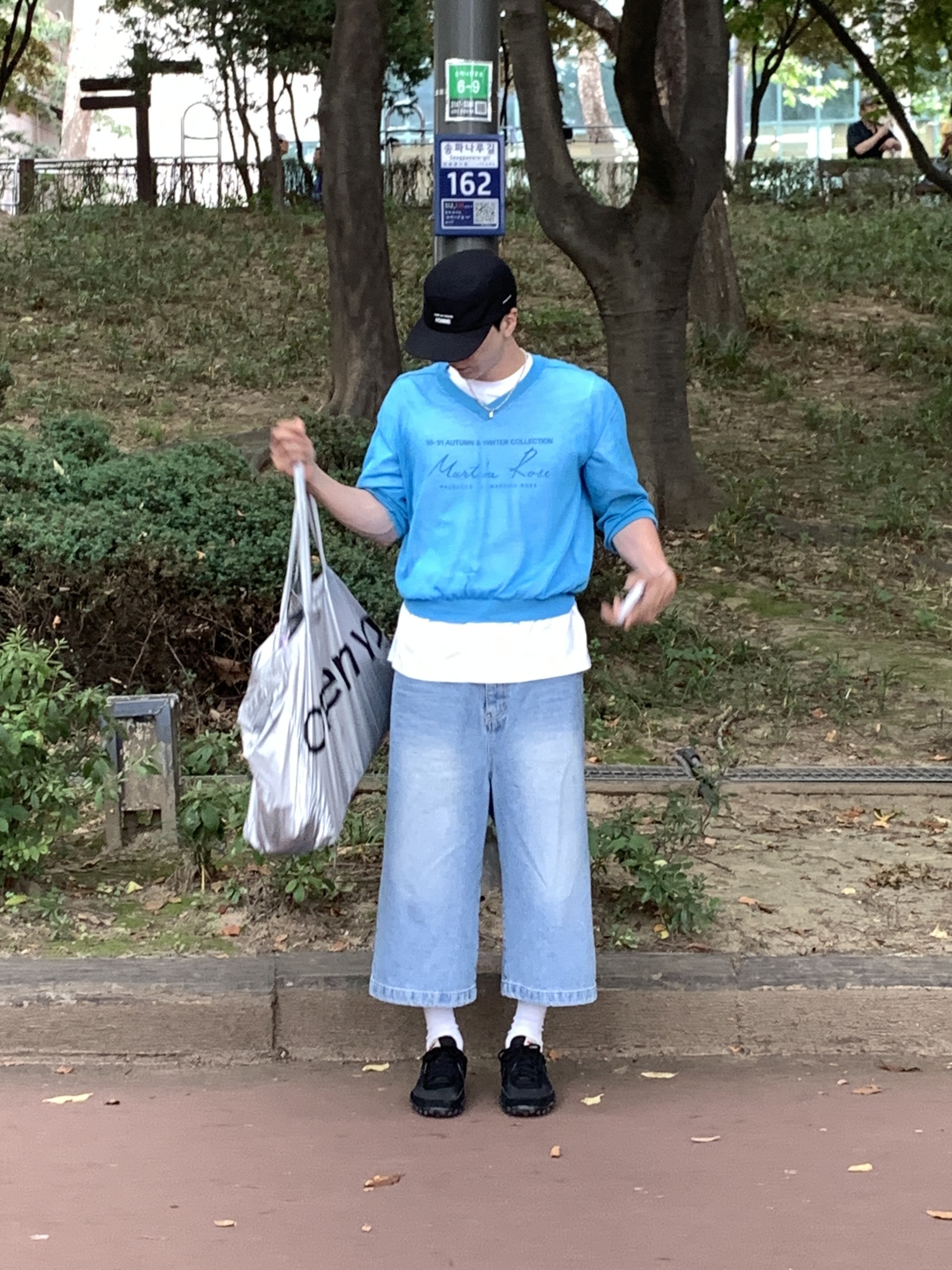 STU Sheer V-neck Knit Sky Blue, Nike x Black Comme des Garcons Waffle Racer 2020 착용 스타일 - 3