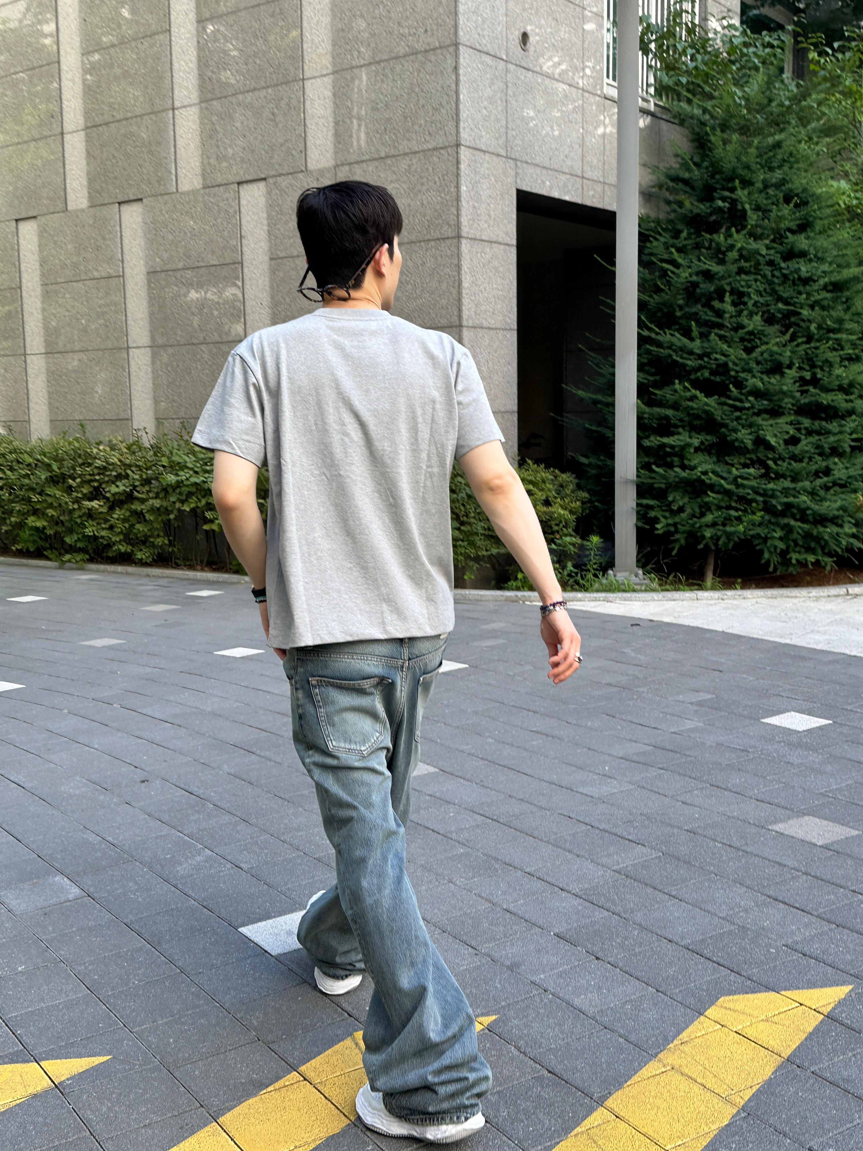 Maison Mihara Yasuhiro Wayne OG Sole Leather Low-top Sneakers White 착용 스타일 - 5