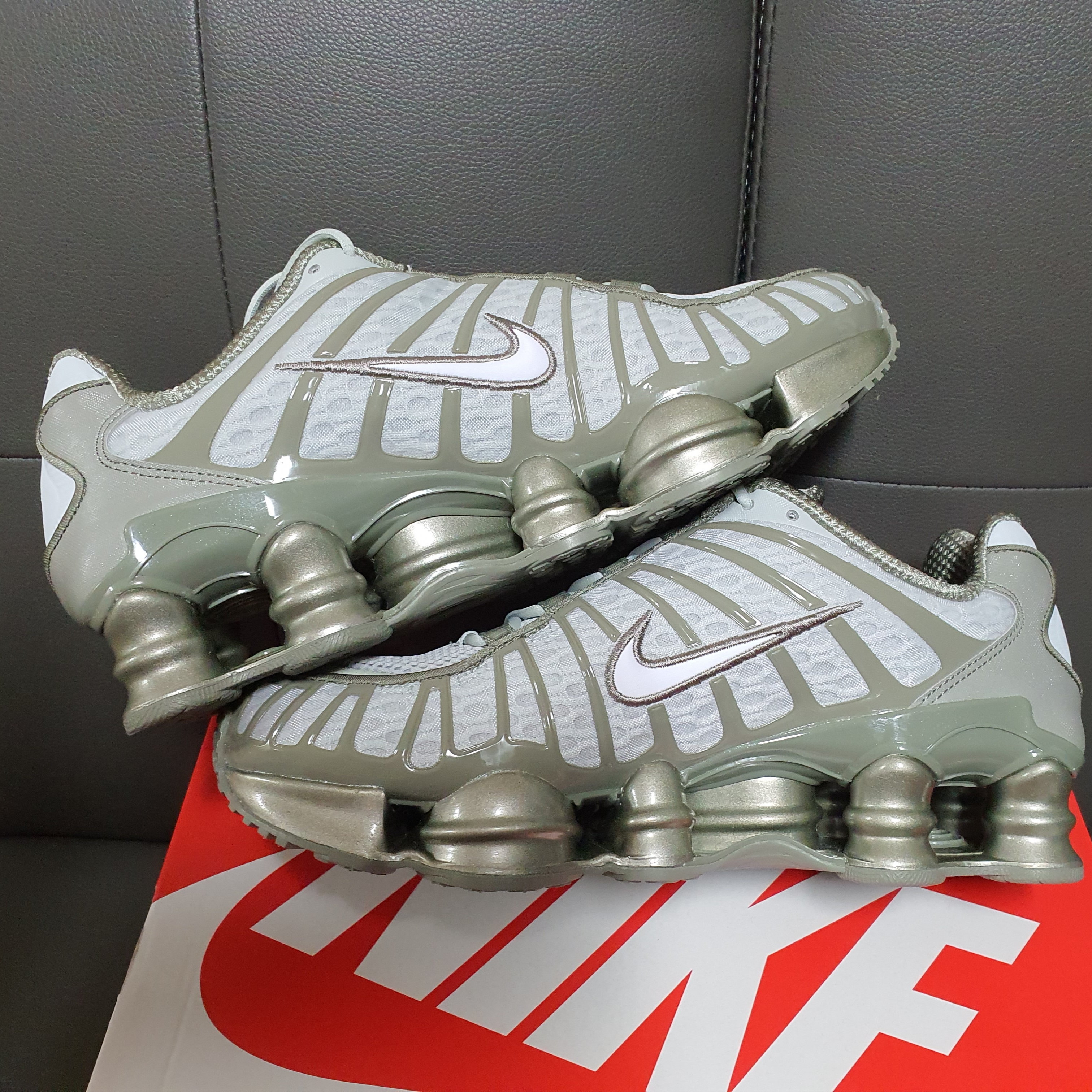 (W) Nike Shox TL Light Silver White 착용 스타일