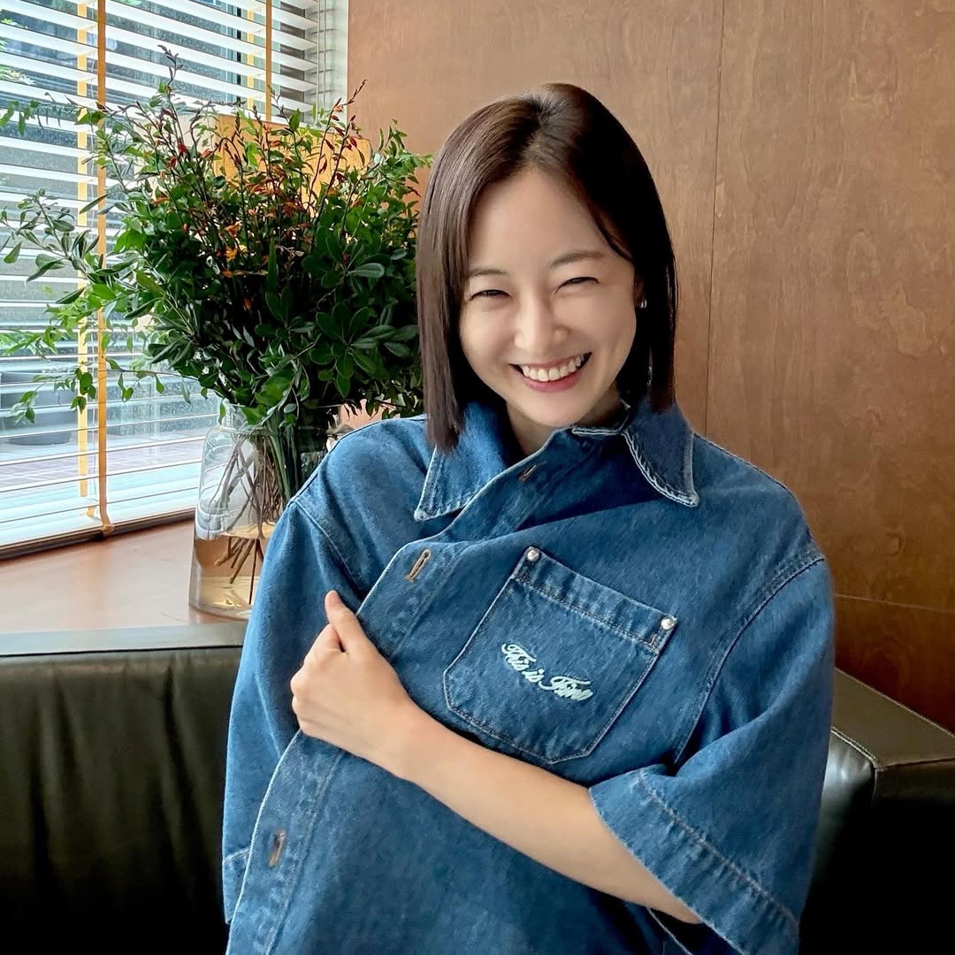 THIS IS FINE x FUNFLEX Denim Overshirts Blue 착용 스타일 - 1