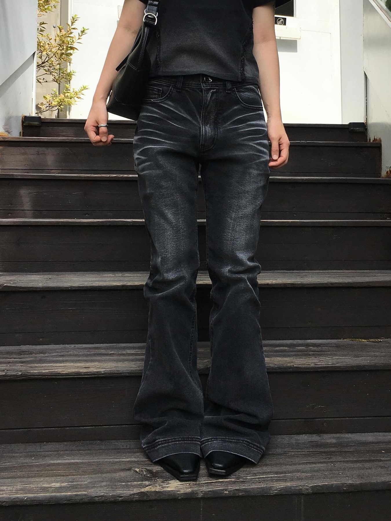 (W) BLR Embossed Wave Washing Boots Cut Denim Pants Grey 착용 스타일